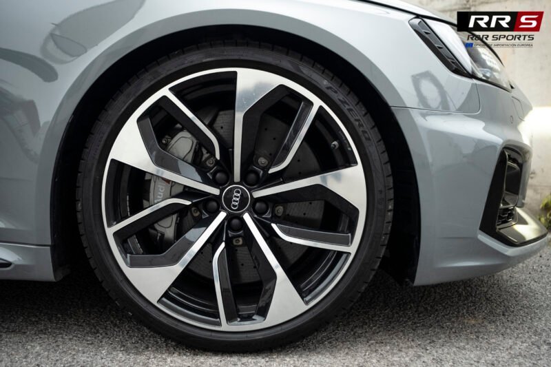 AUDI RS4 Performance