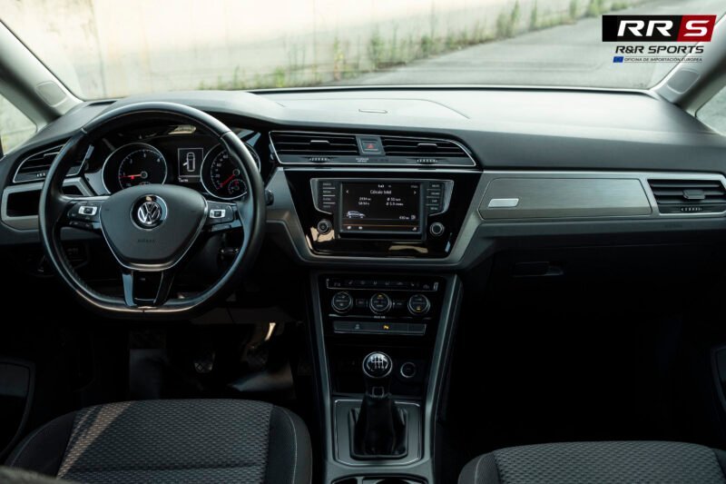 VOLKSWAGEN Touran Advanced