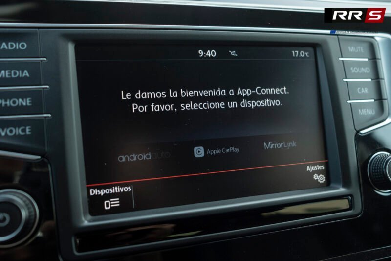 VOLKSWAGEN Touran Advanced