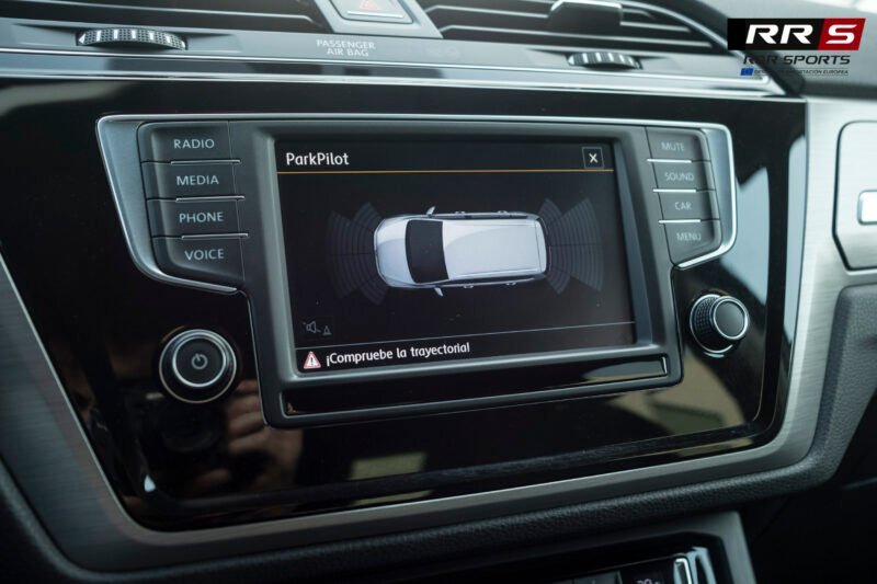 VOLKSWAGEN Touran Advanced