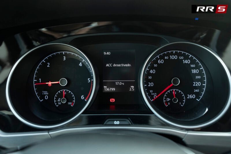 VOLKSWAGEN Touran Advanced