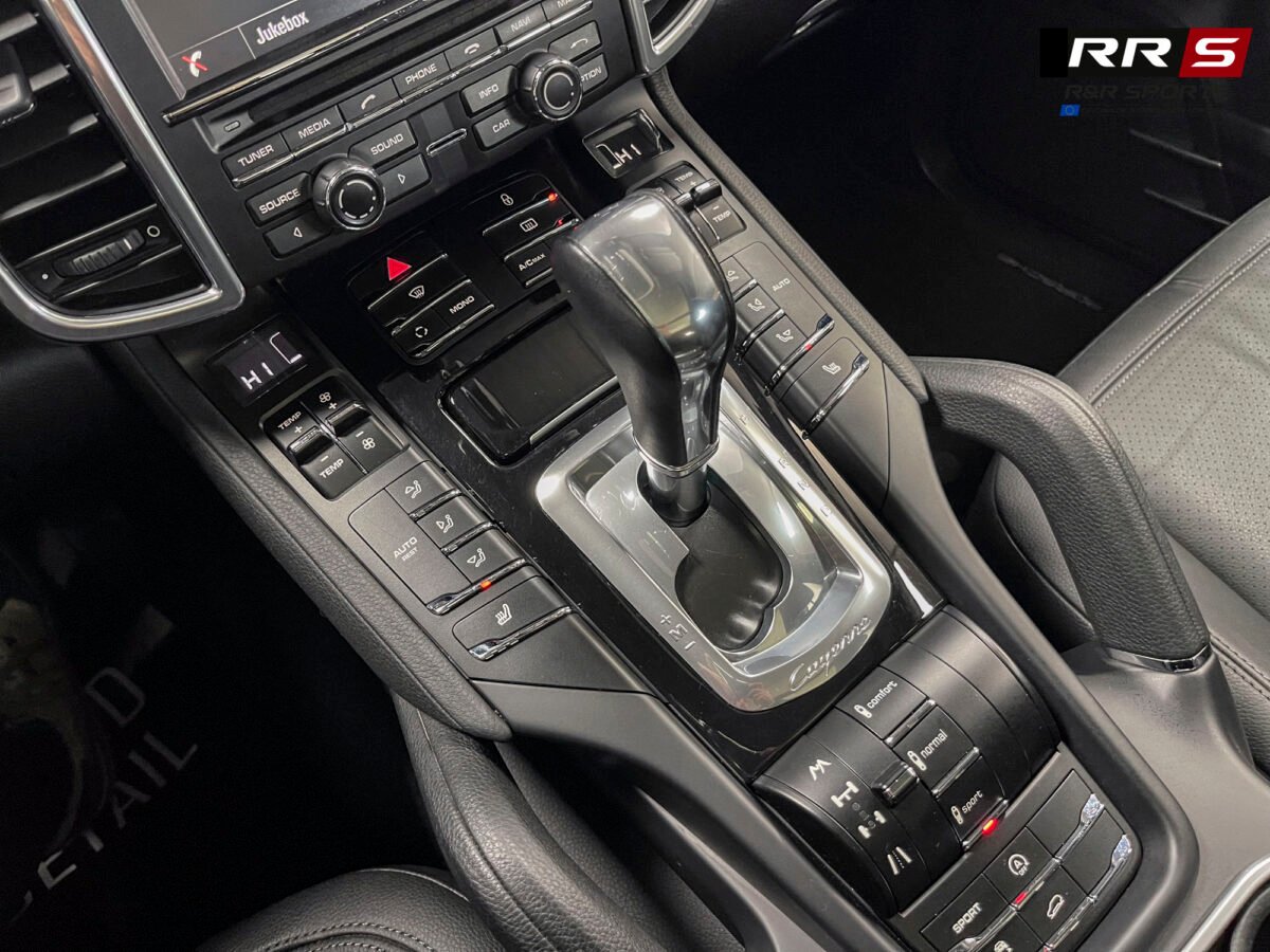 PORSCHE Cayenne 3.0 V6