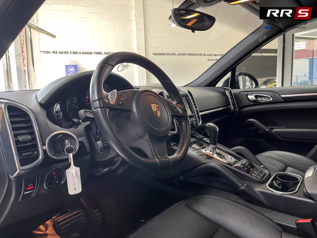 PORSCHE Cayenne 3.0 V6
