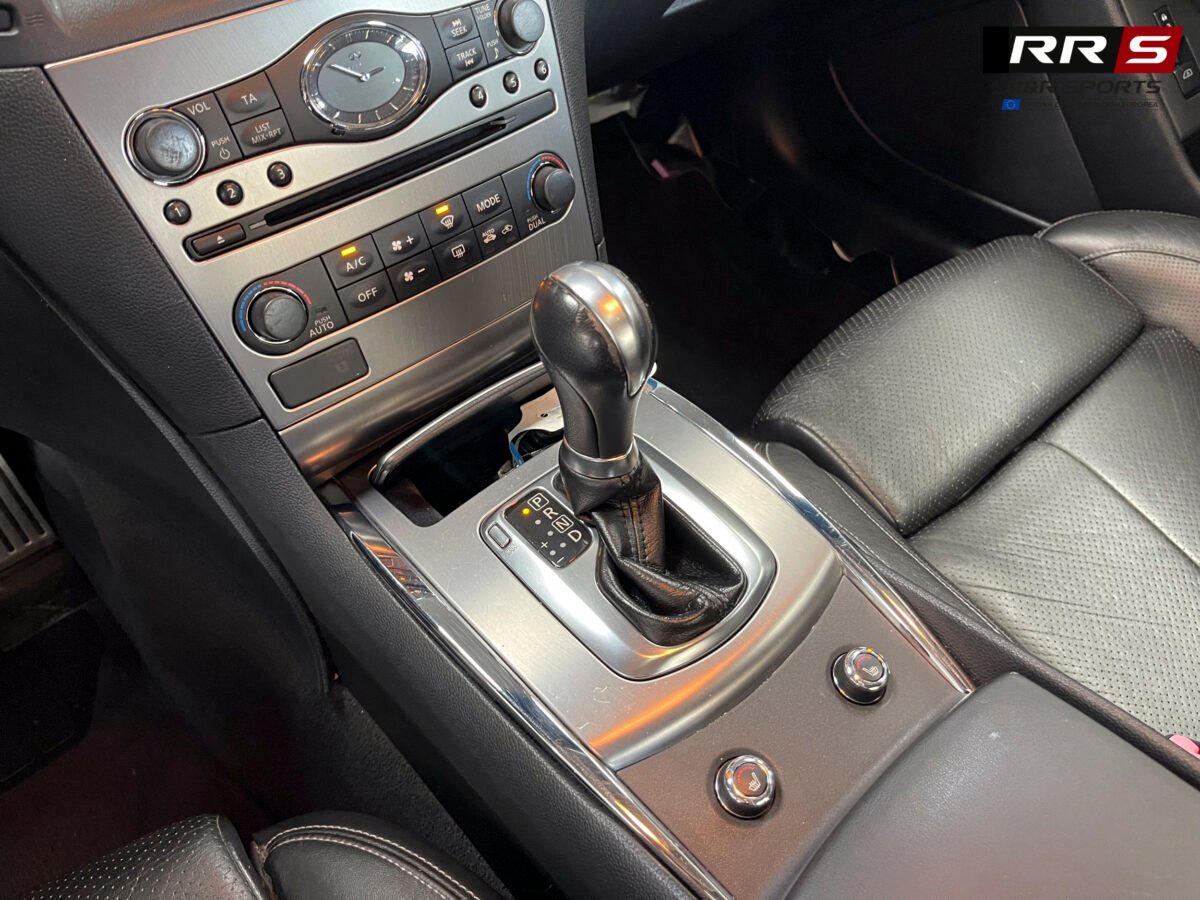 INFINITI G37 S V6 