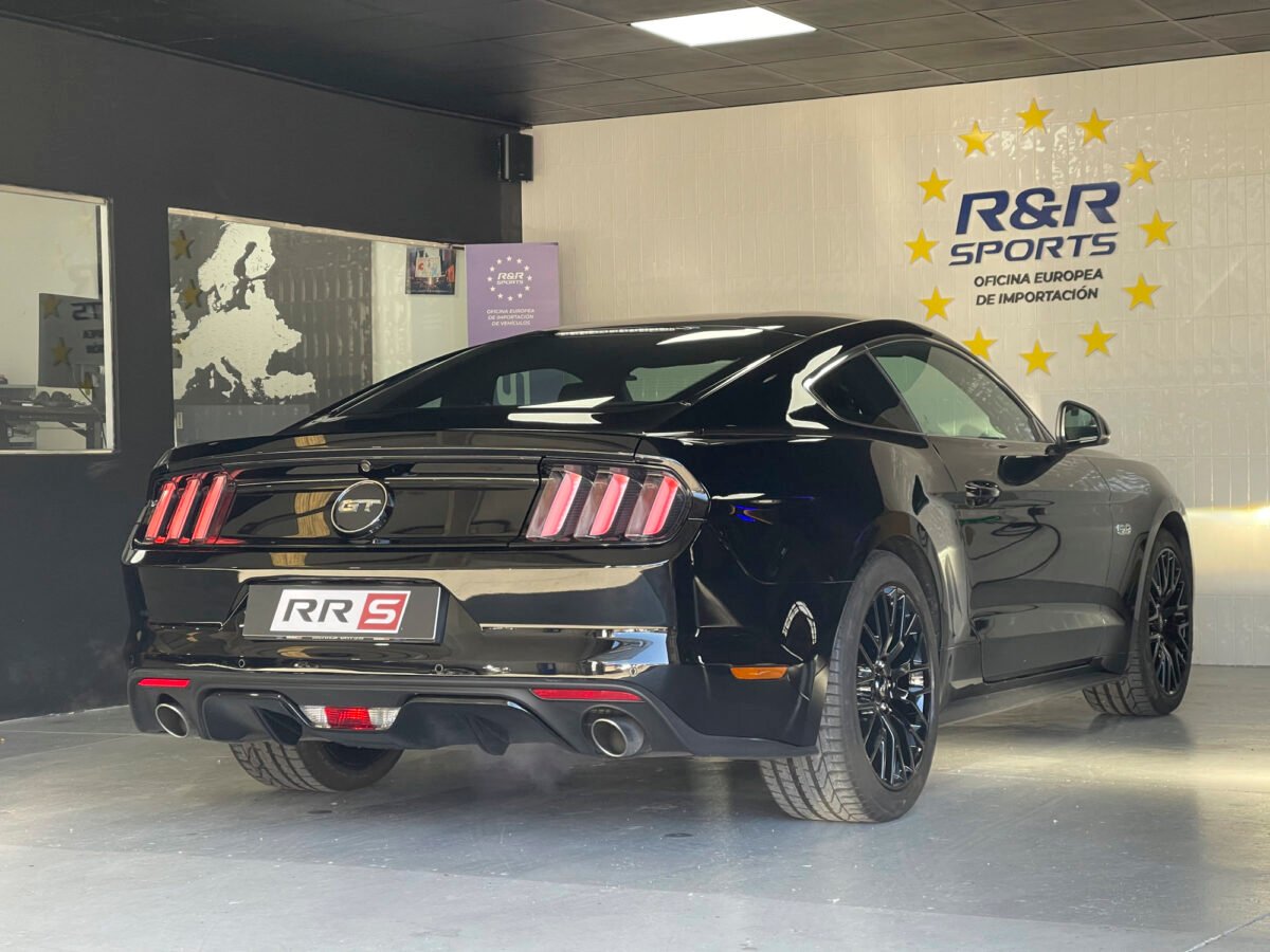FORD Mustang GT