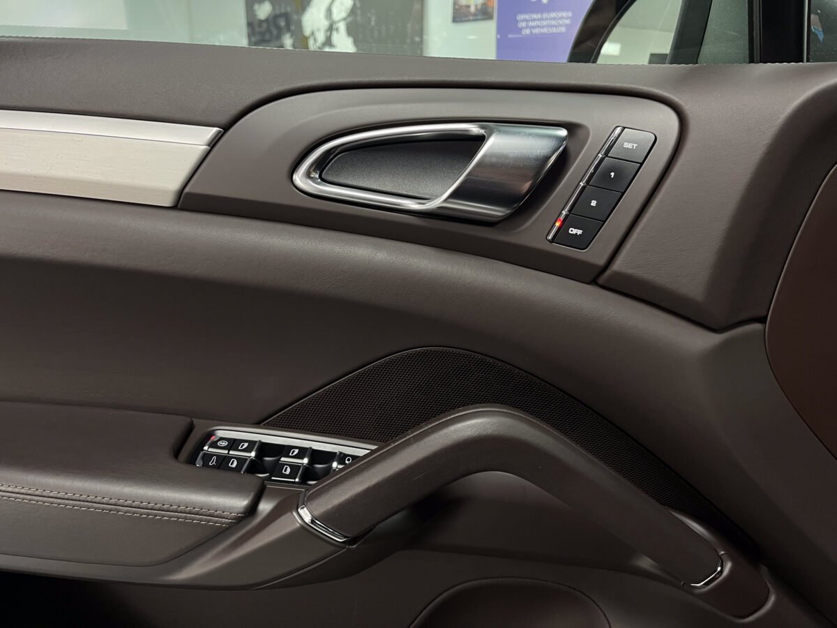 PORSCHE Cayenne 3.0 TDI 