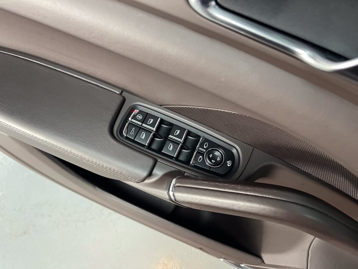 PORSCHE Cayenne 3.0 TDI 