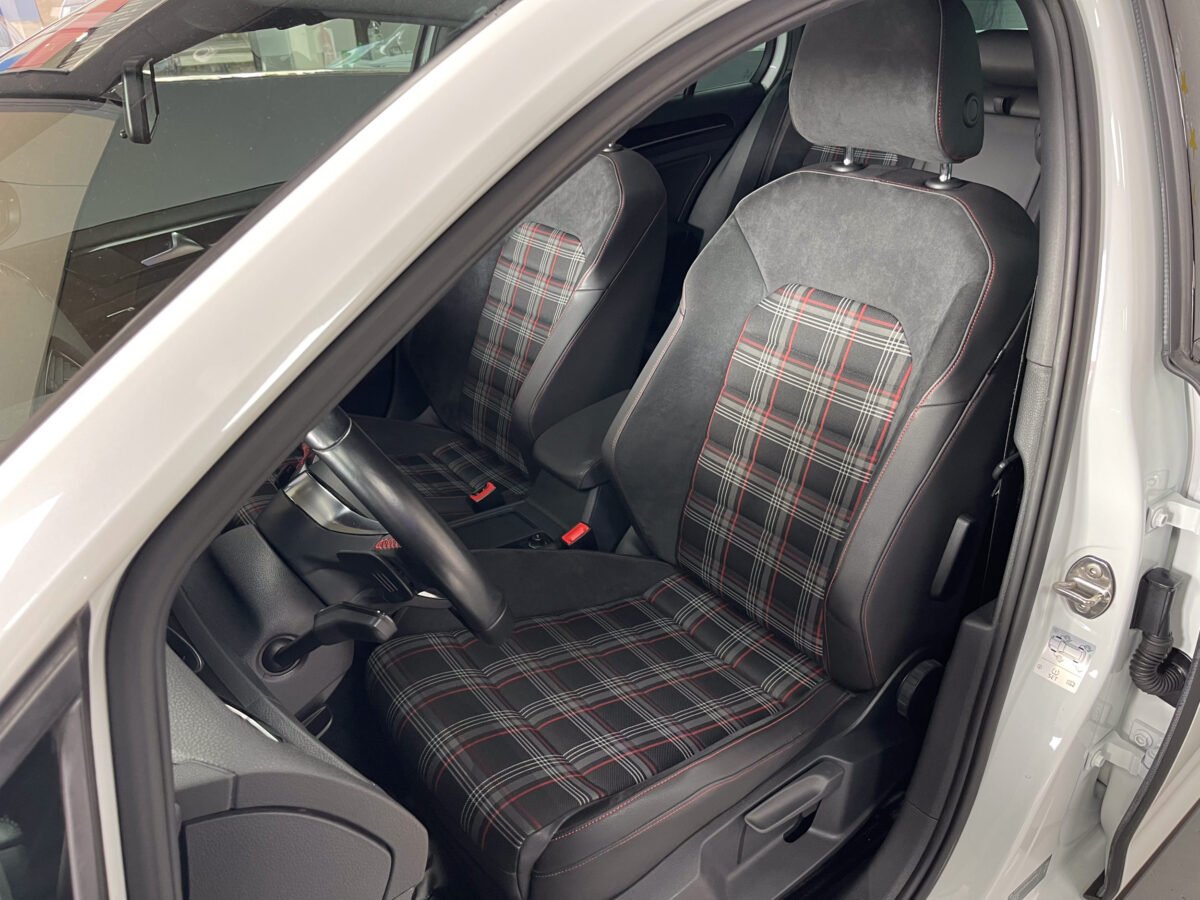 VOLKSWAGEN Golf 2.0 TFSI GTI PERFORMANCE