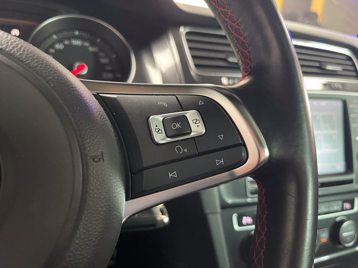 VOLKSWAGEN Golf 2.0 TFSI GTI PERFORMANCE