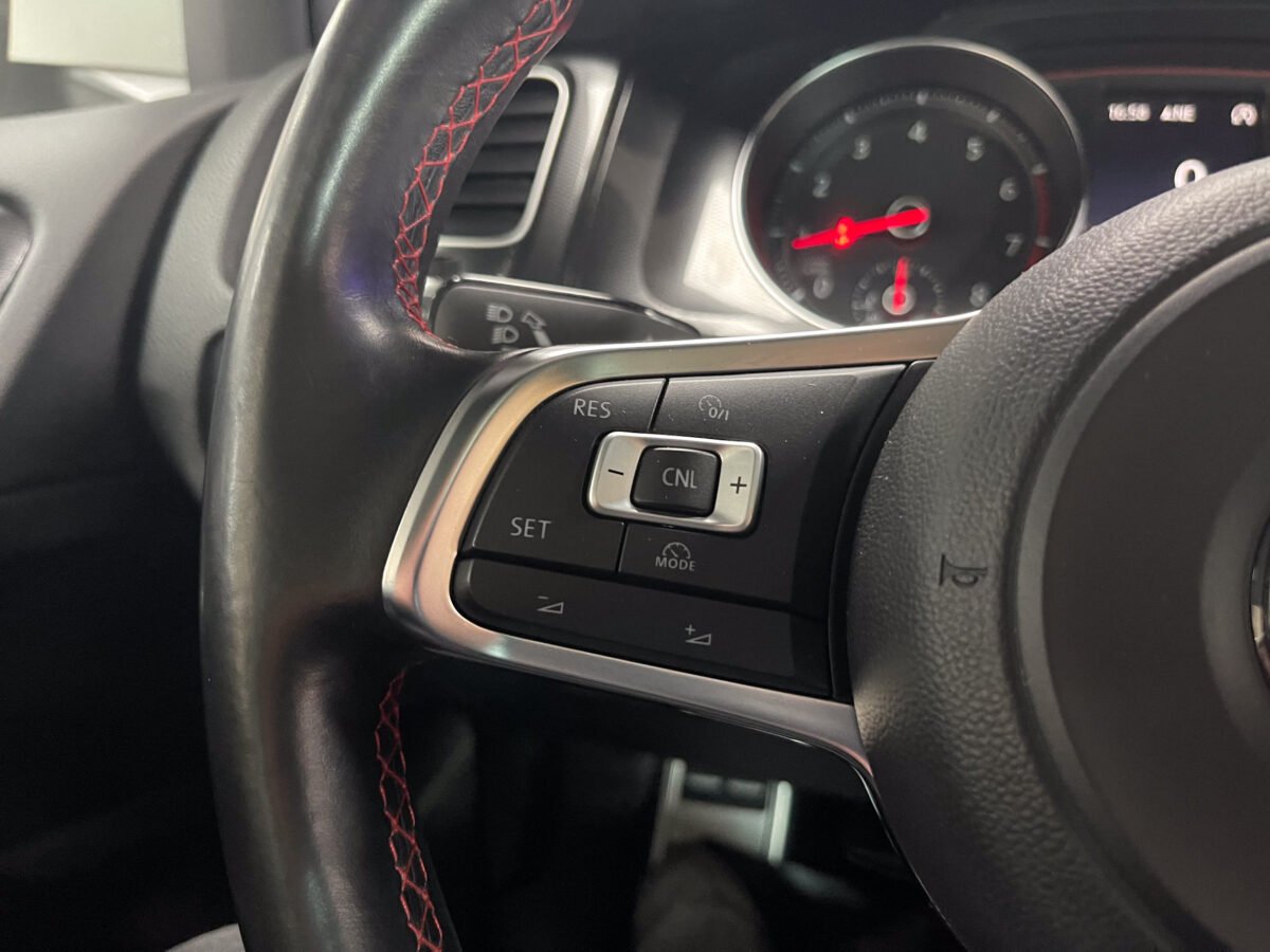 VOLKSWAGEN Golf 2.0 TFSI GTI PERFORMANCE