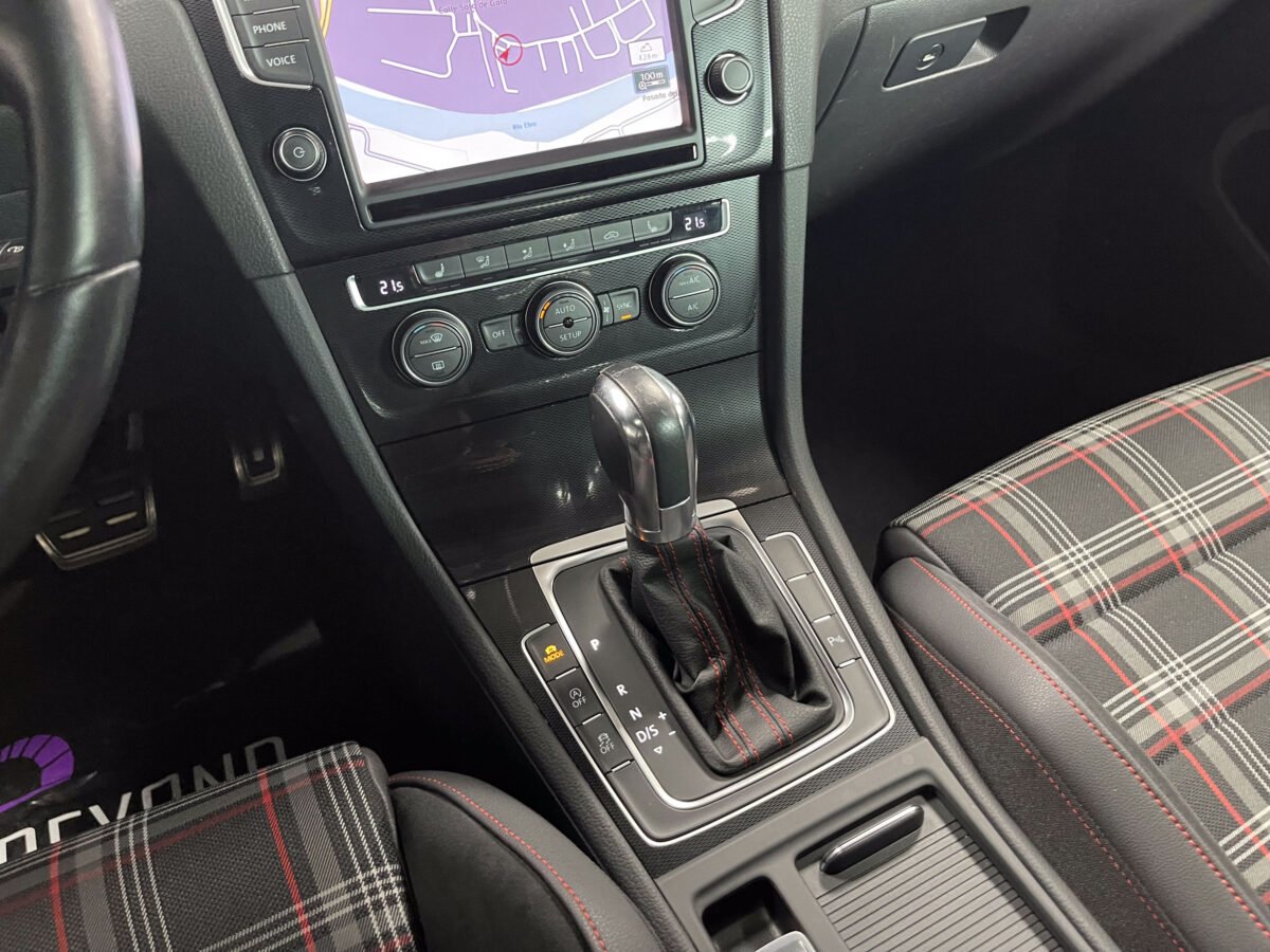 VOLKSWAGEN Golf 2.0 TFSI GTI PERFORMANCE