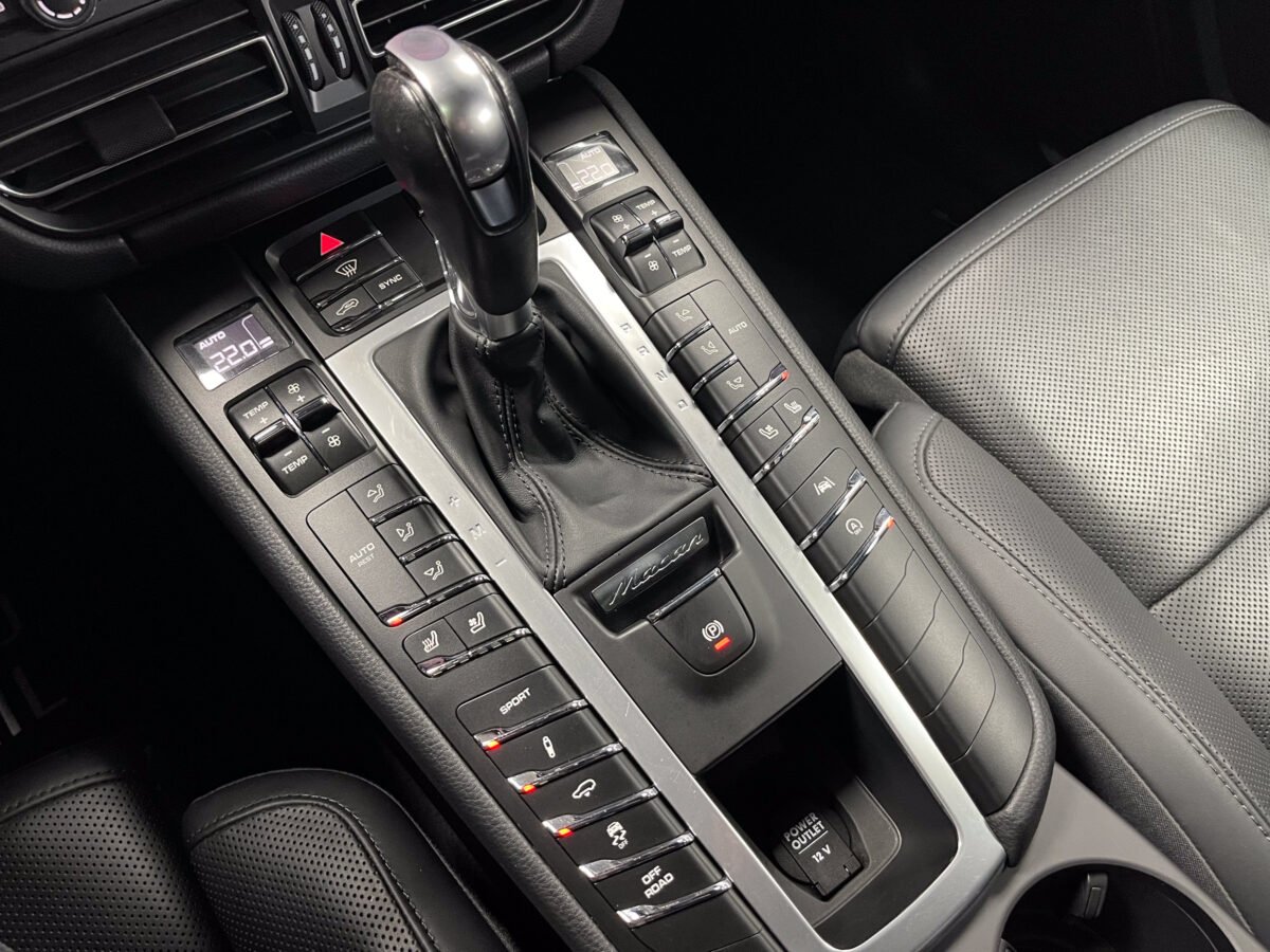 PORSCHE Macan S