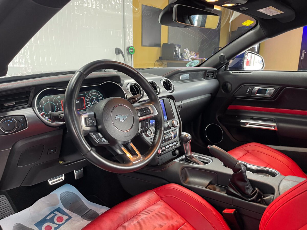 FORD Mustang GT V8 5.0