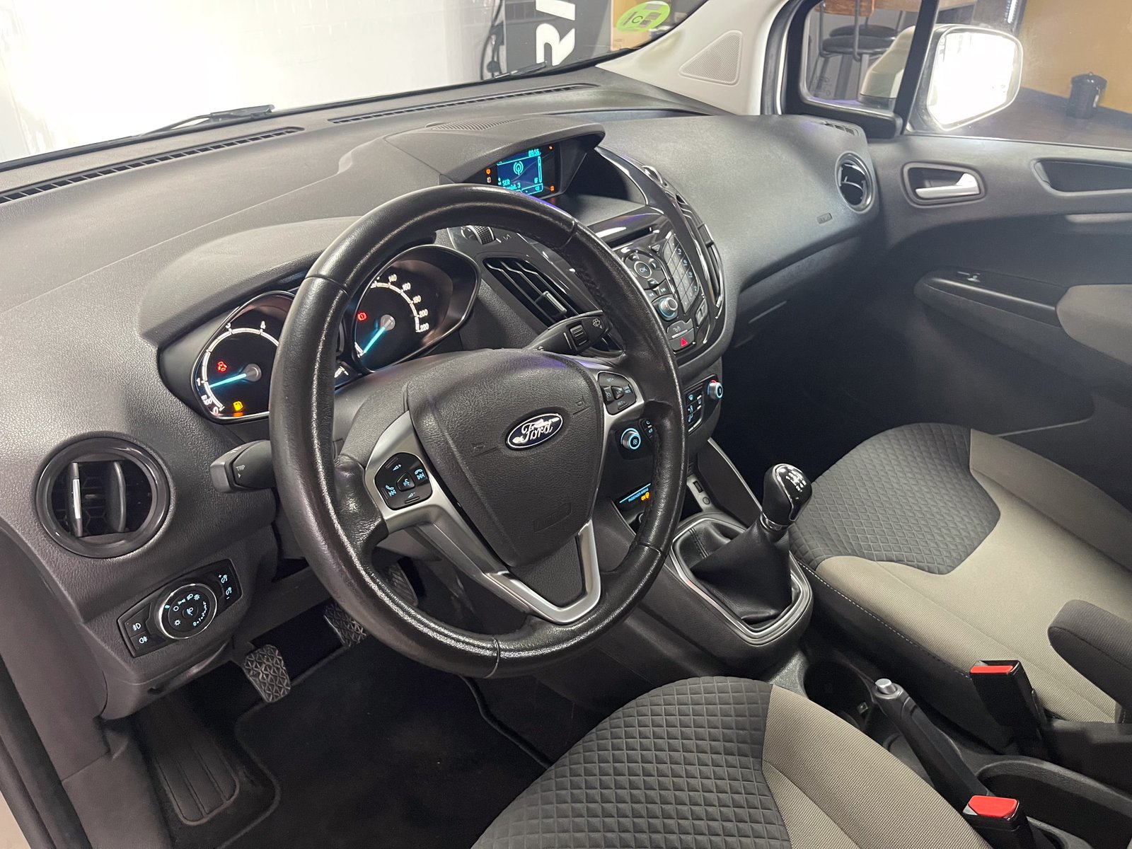 FORD Tourneo Curier 1.5 TDCi Titanium