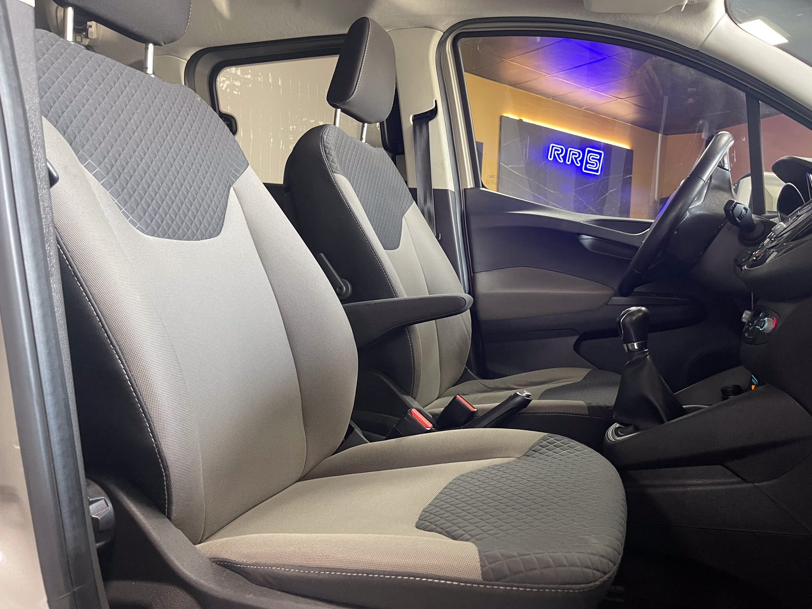 FORD Tourneo Curier 1.5 TDCi Titanium