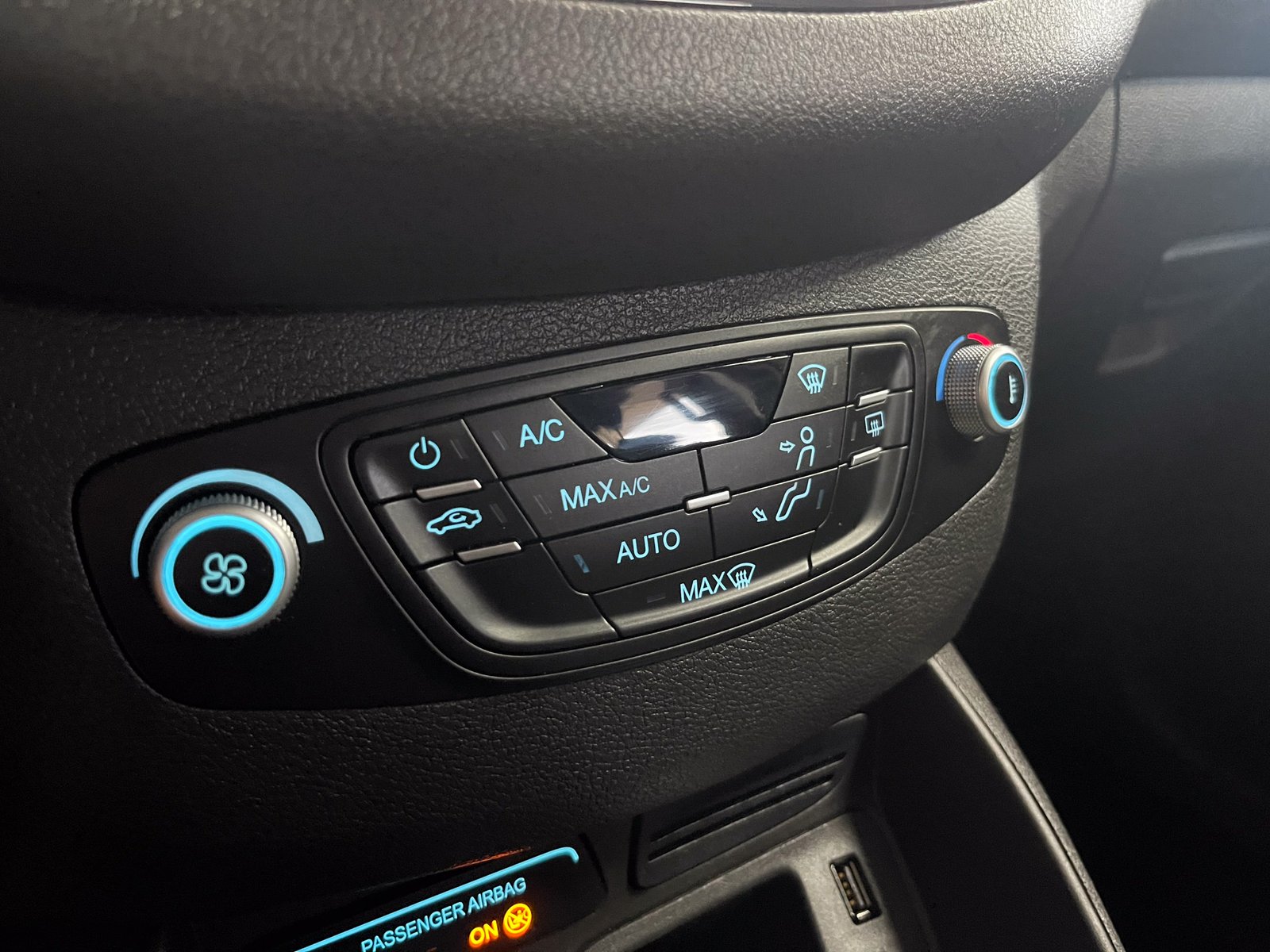 FORD Tourneo Curier 1.5 TDCi Titanium