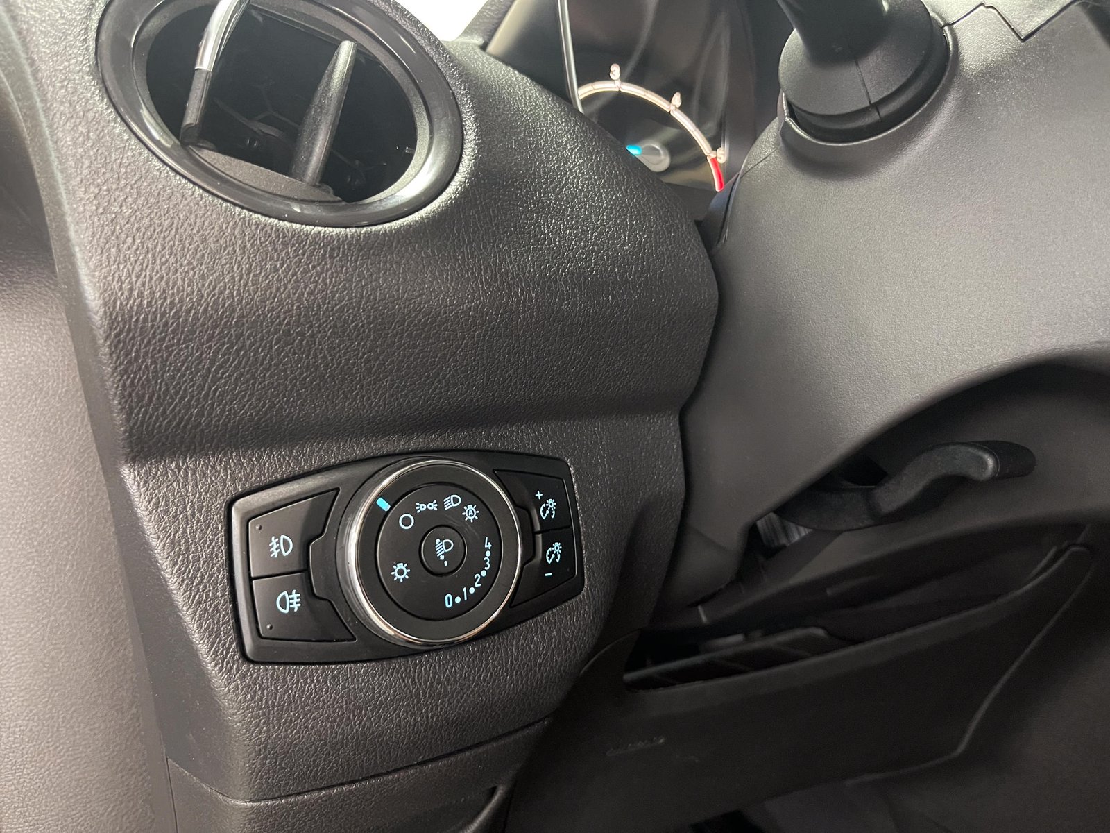 FORD Tourneo Curier 1.5 TDCi Titanium