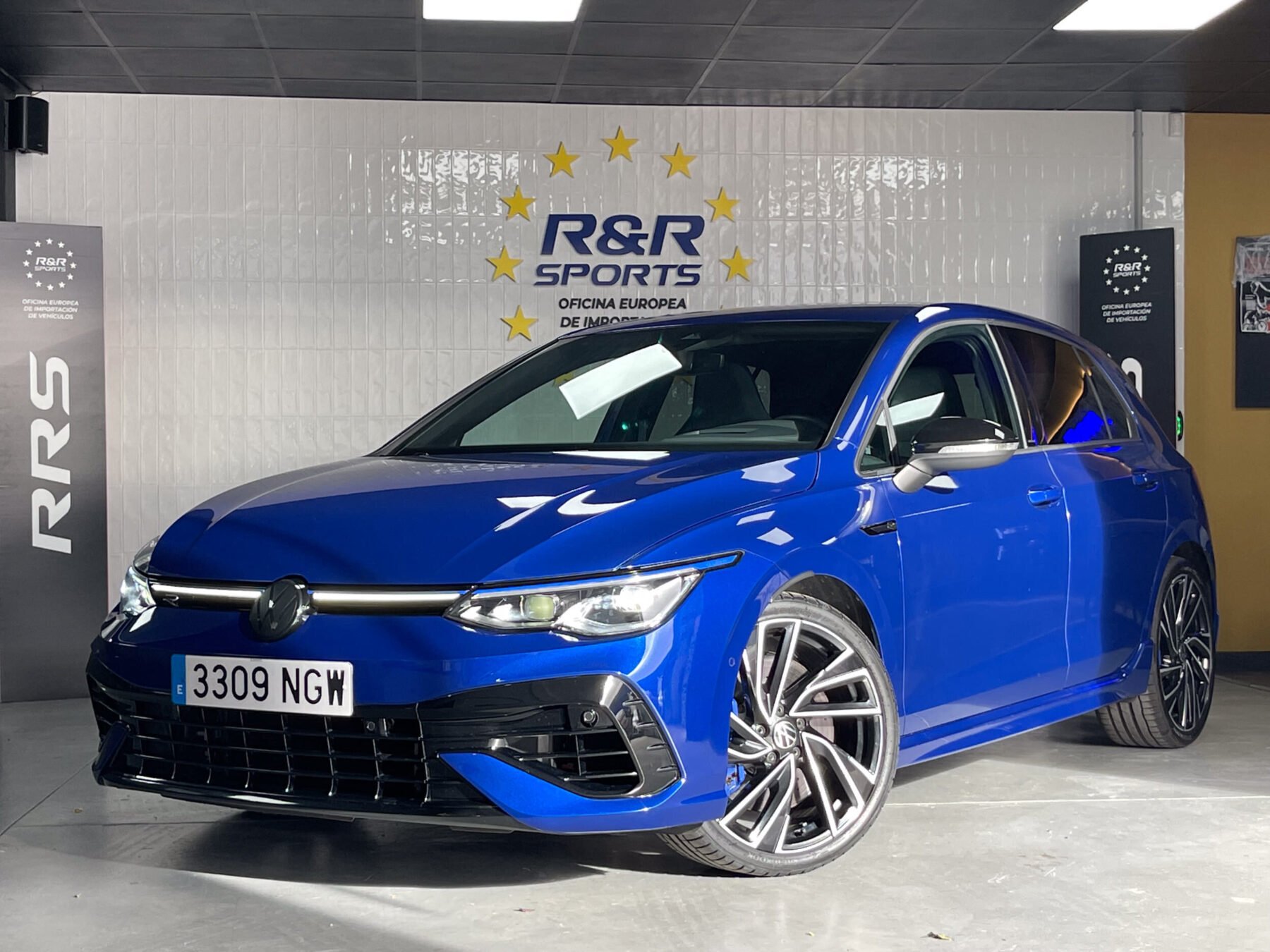 VOLKSWAGEN Golf R 4MOTION