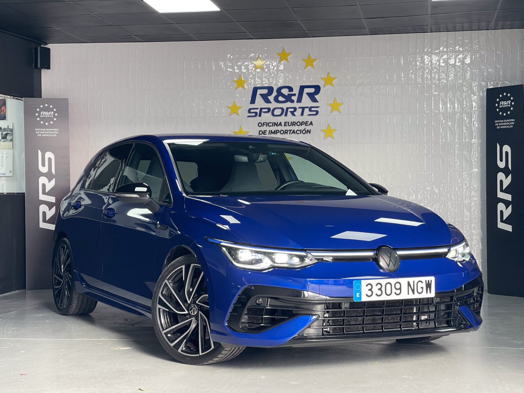 VOLKSWAGEN Golf R 4MOTION