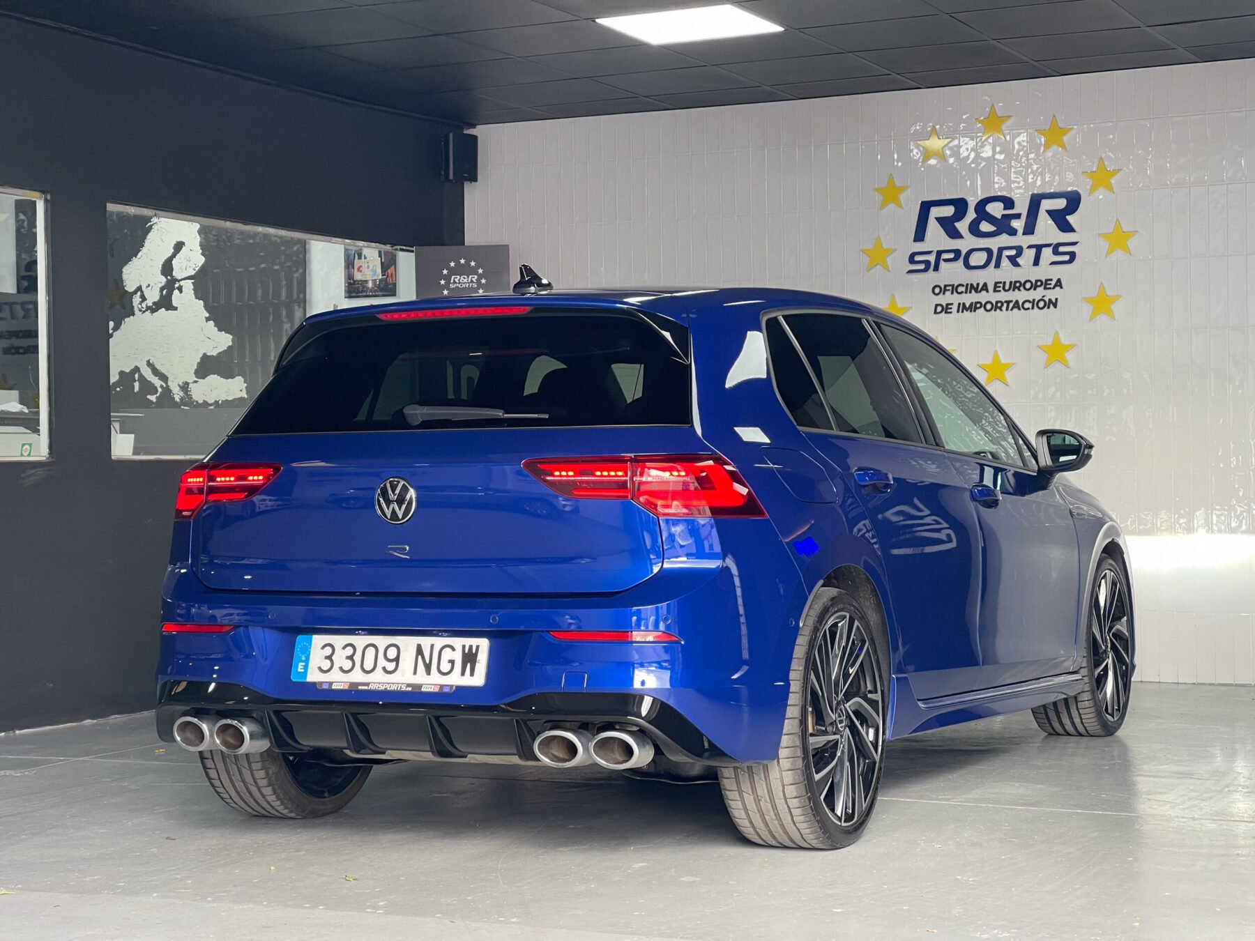 VOLKSWAGEN Golf R 4MOTION