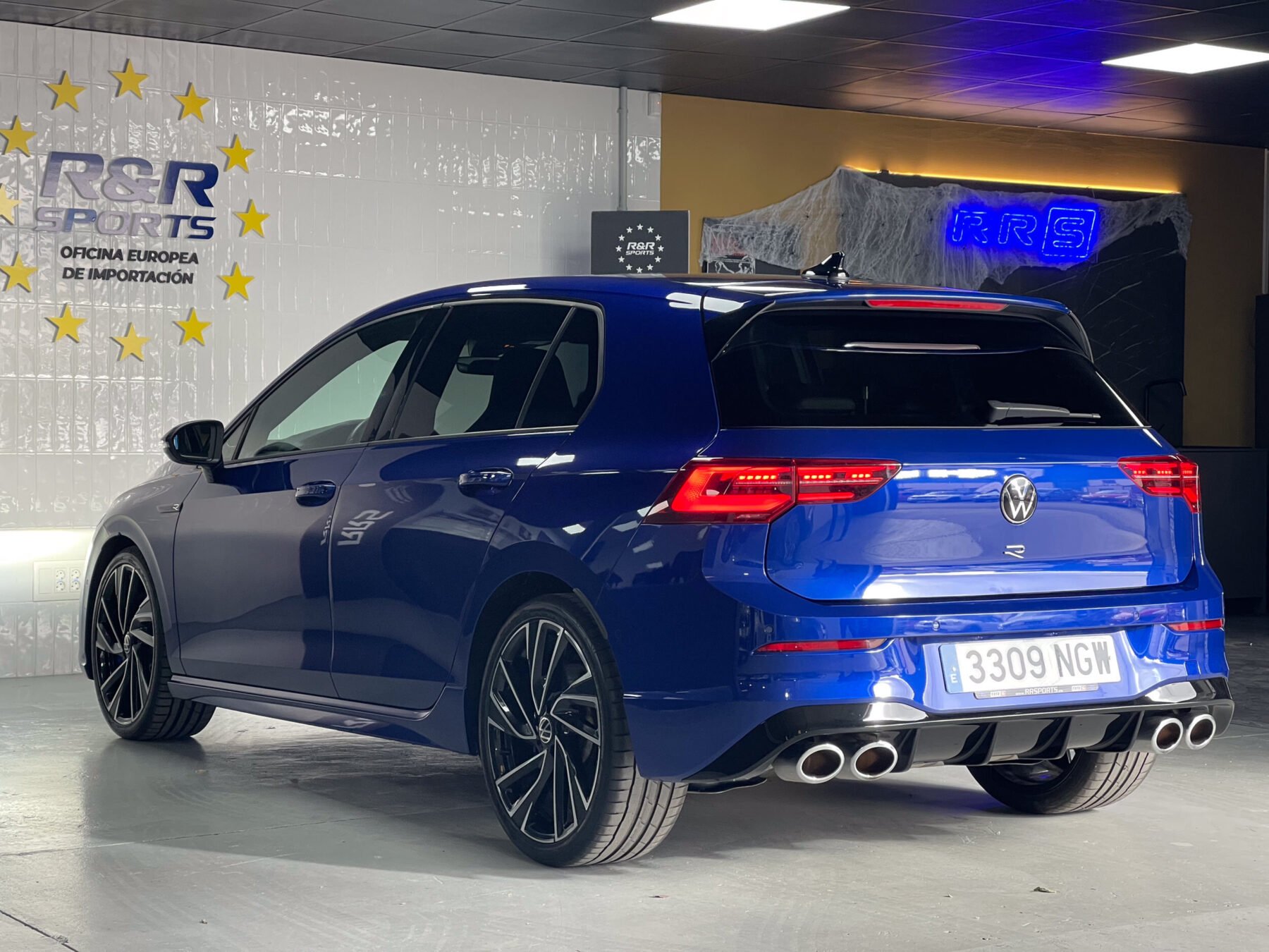 VOLKSWAGEN Golf R 4MOTION