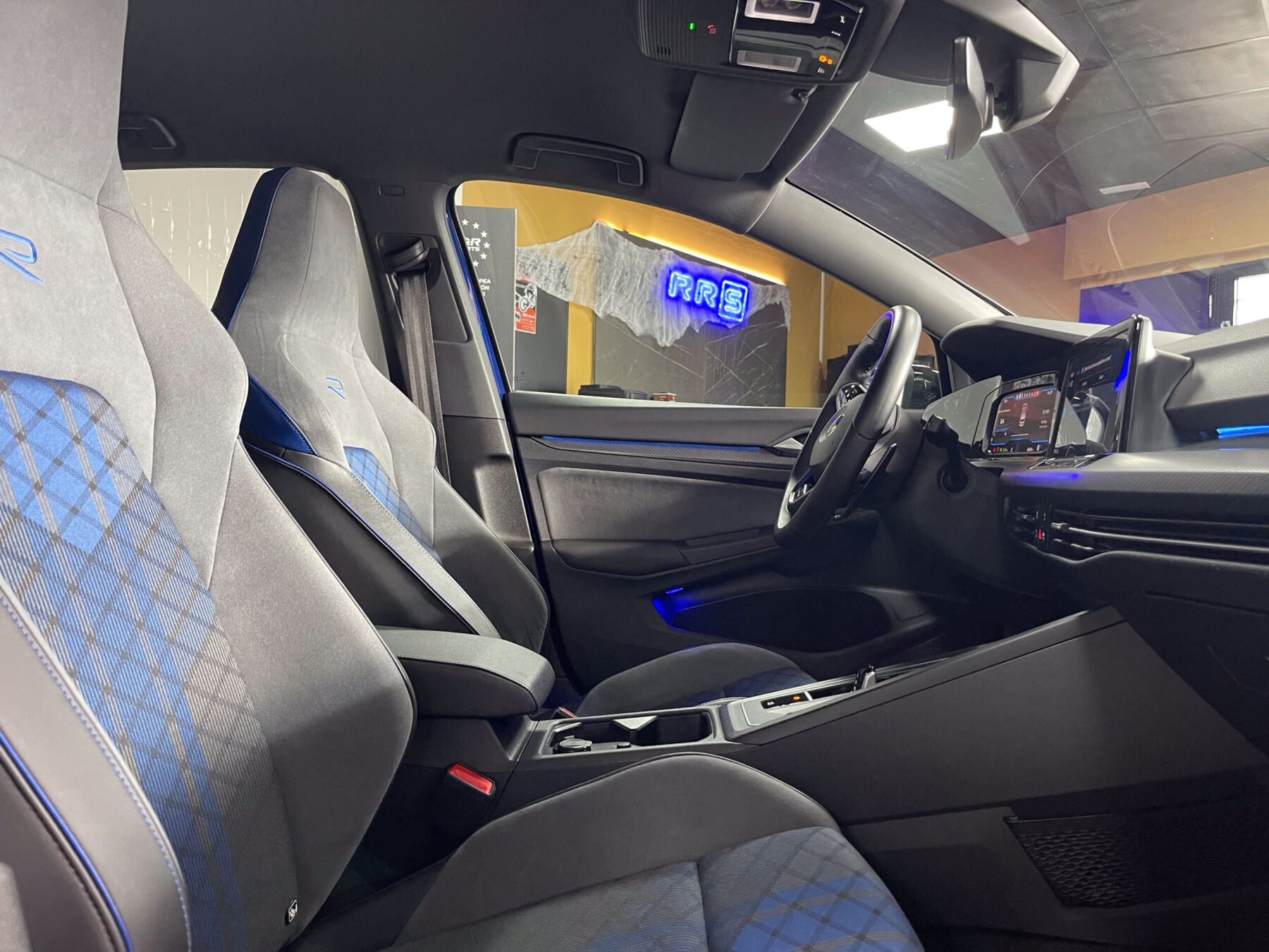 VOLKSWAGEN Golf R 4MOTION