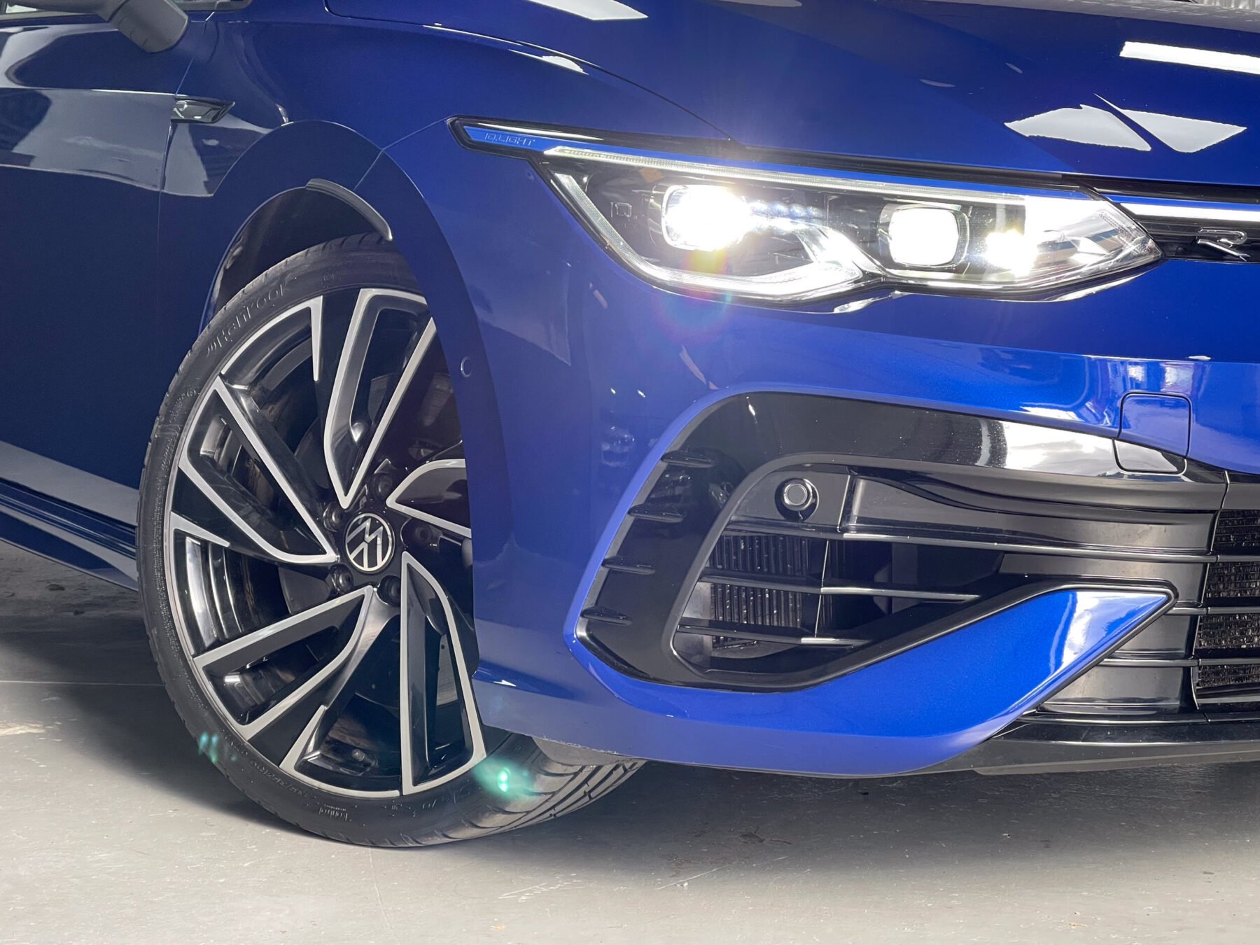 VOLKSWAGEN Golf R 4MOTION