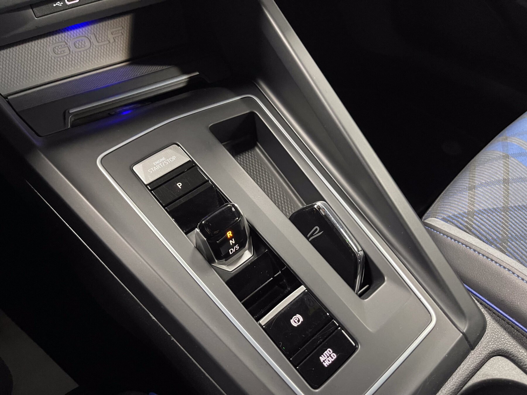 VOLKSWAGEN Golf R 4MOTION