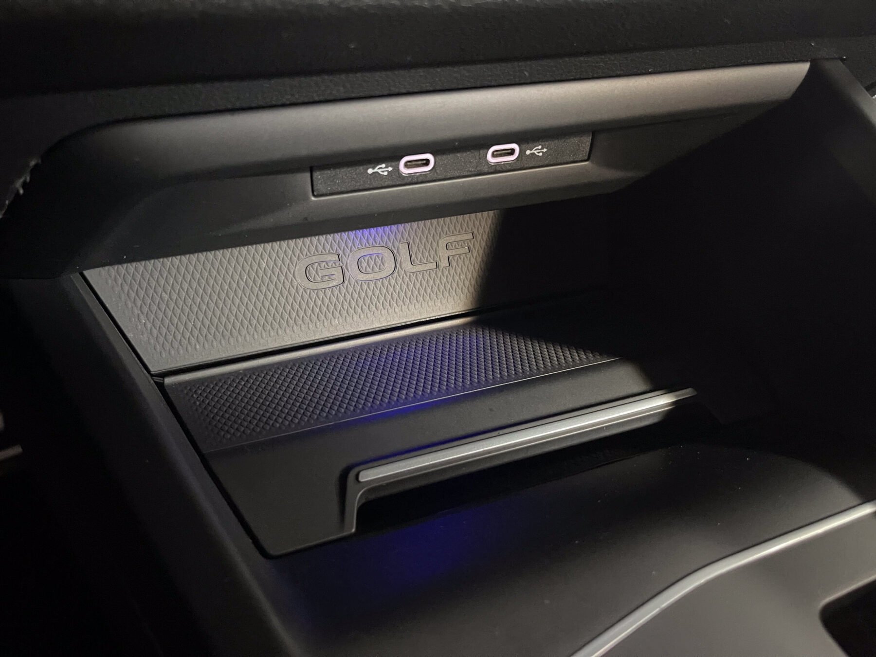 VOLKSWAGEN Golf R 4MOTION