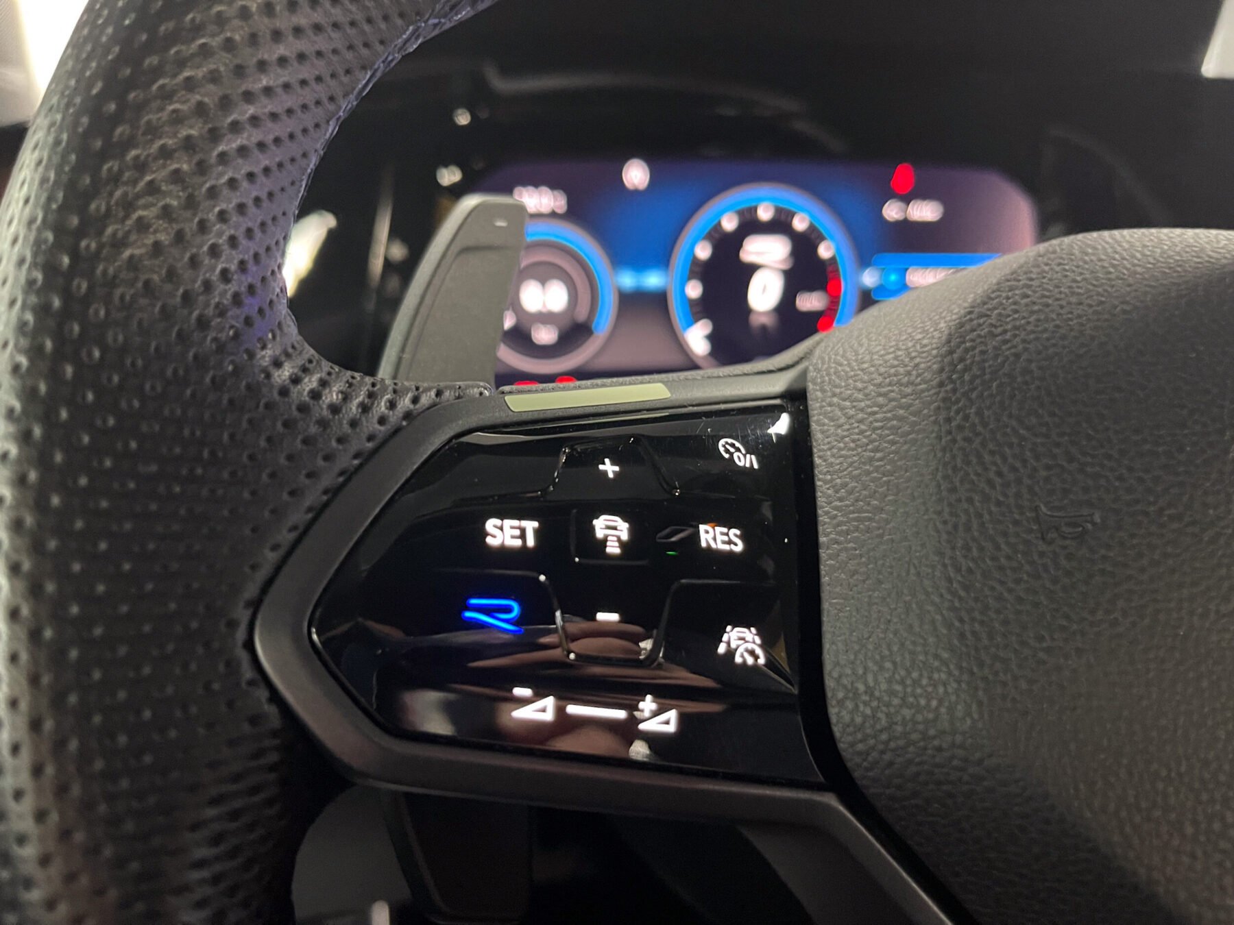 VOLKSWAGEN Golf R 4MOTION