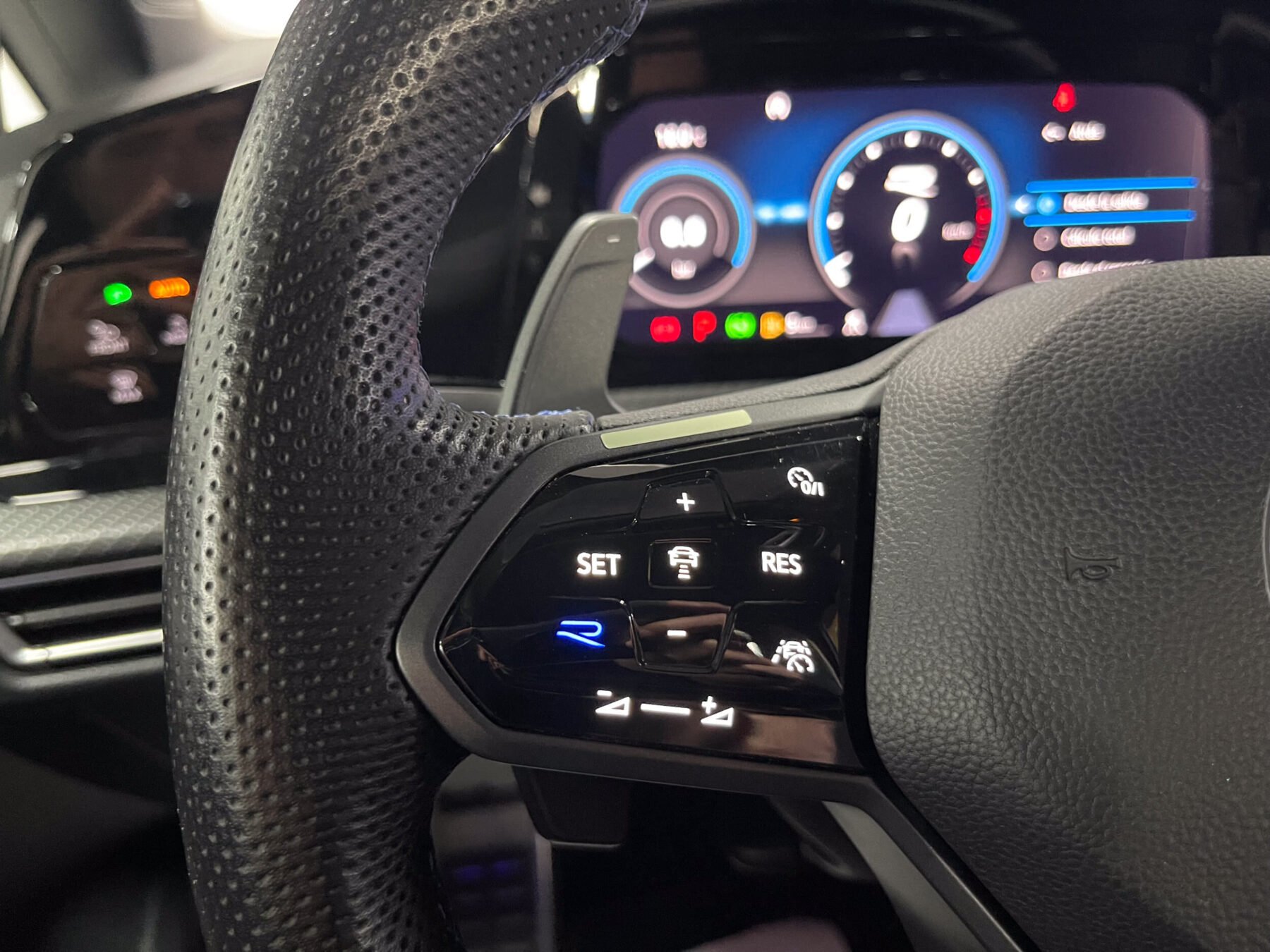 VOLKSWAGEN Golf R 4MOTION