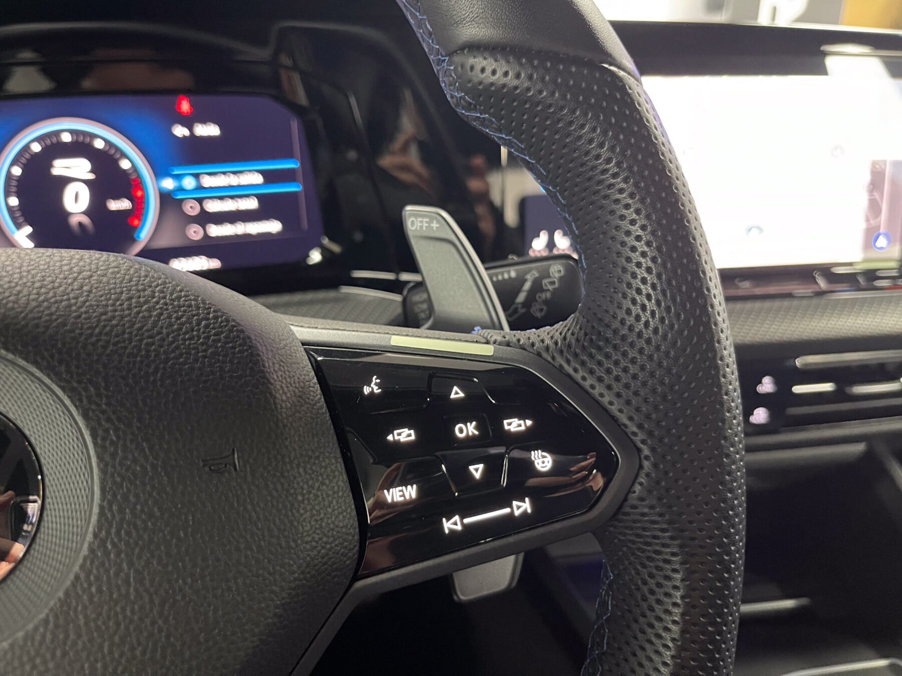 VOLKSWAGEN Golf R 4MOTION