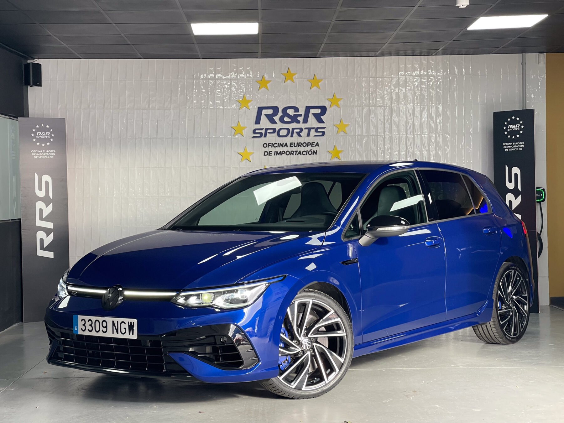 VOLKSWAGEN Golf R 4MOTION