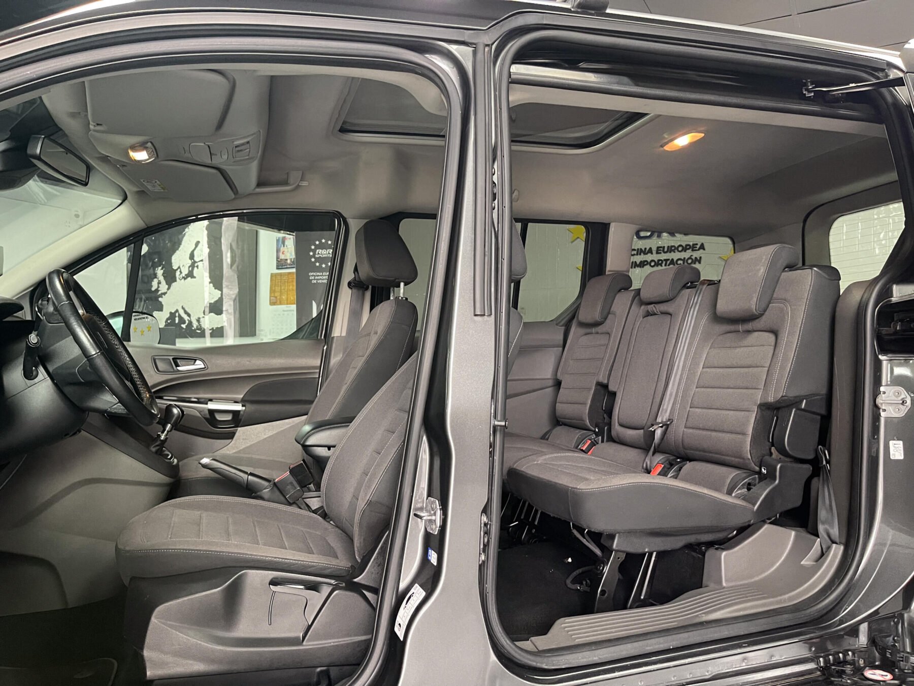 FORD Grand Tourneo 1.5 TDCi Titanium 