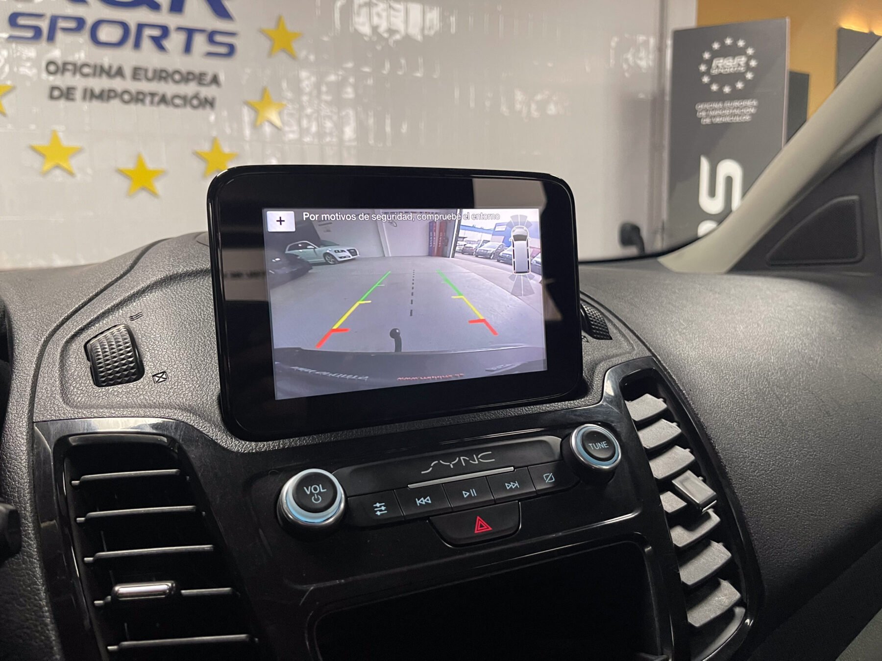 FORD Grand Tourneo 1.5 TDCi Titanium 