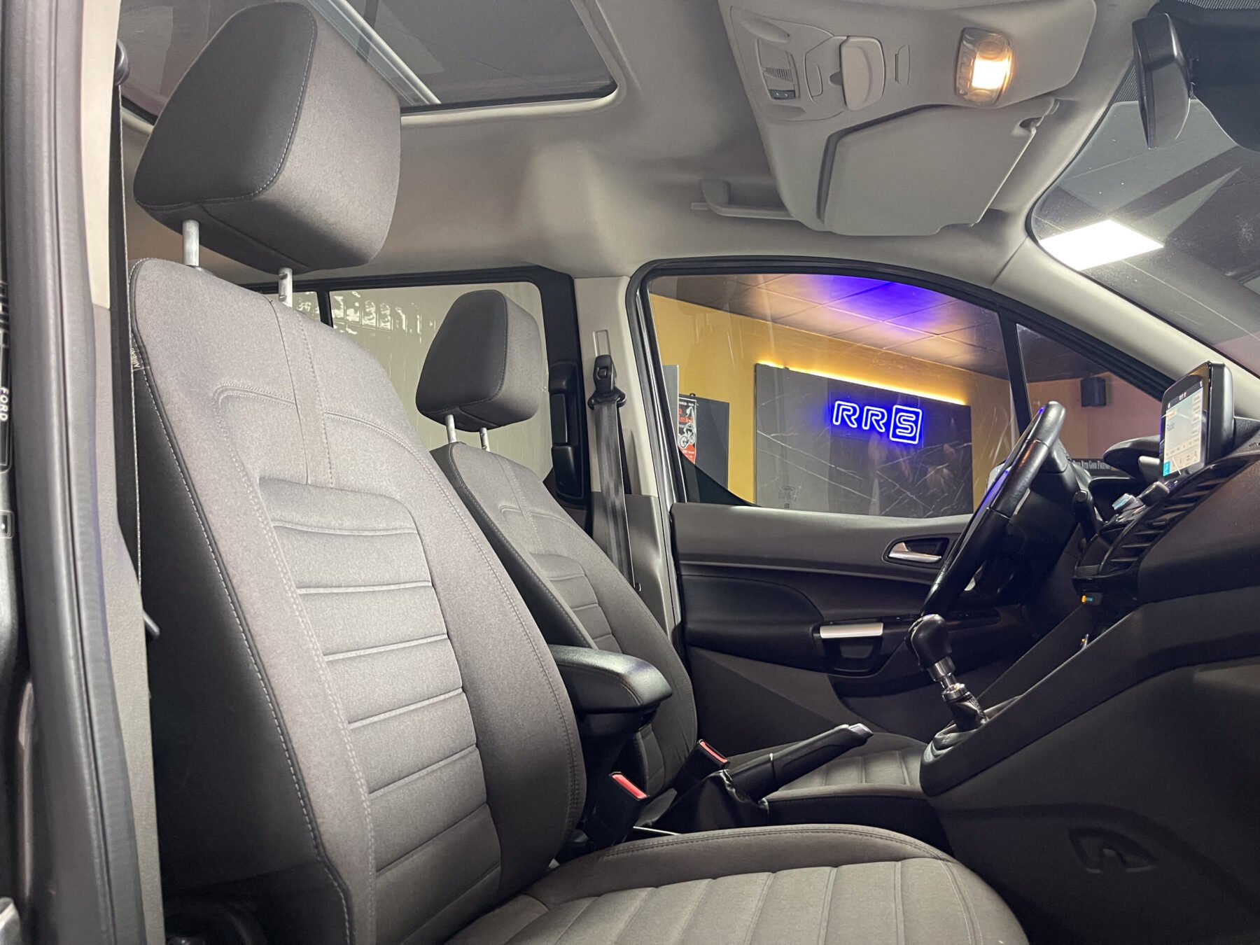 FORD Grand Tourneo 1.5 TDCi Titanium 