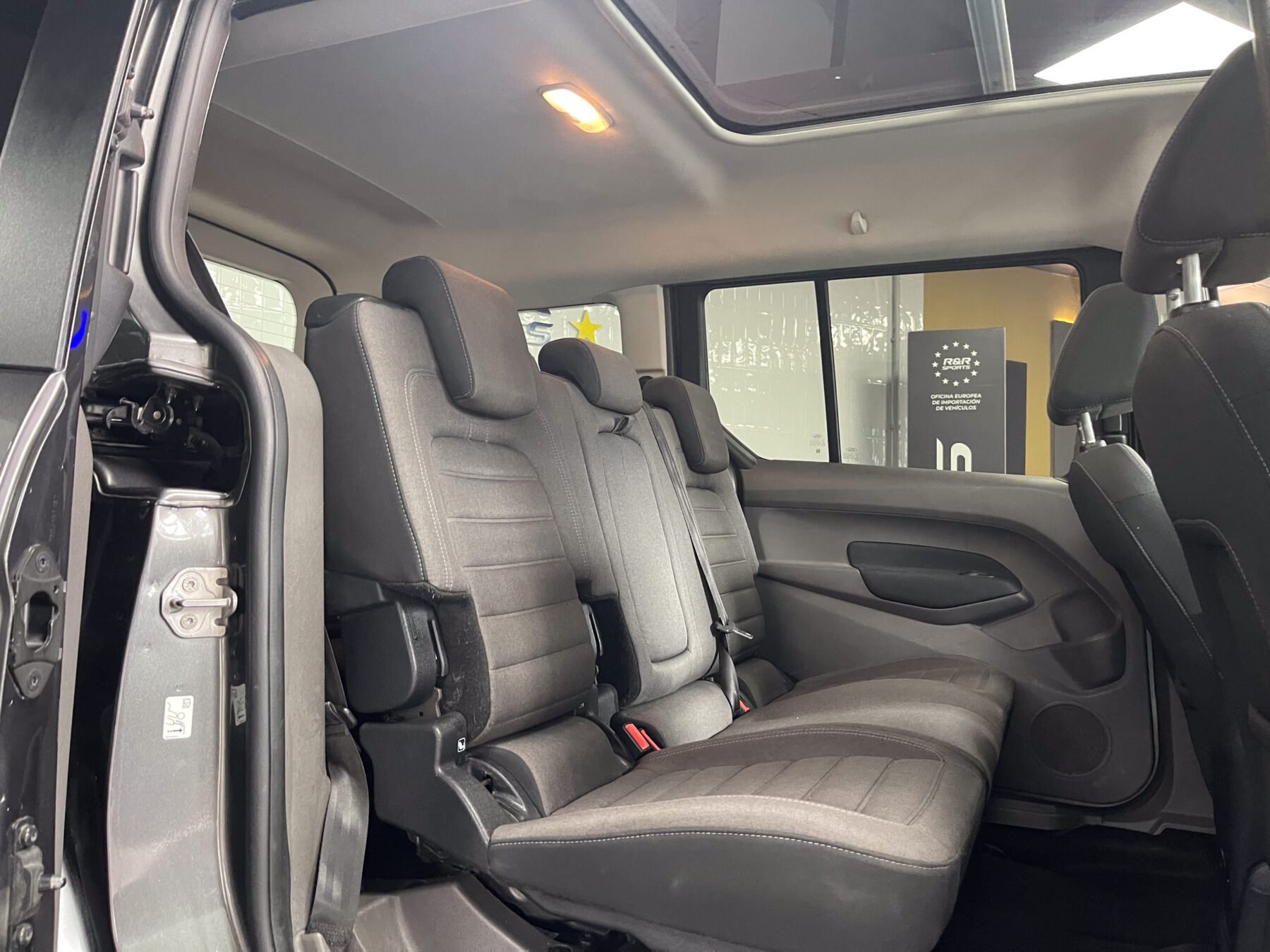 FORD Grand Tourneo 1.5 TDCi Titanium 