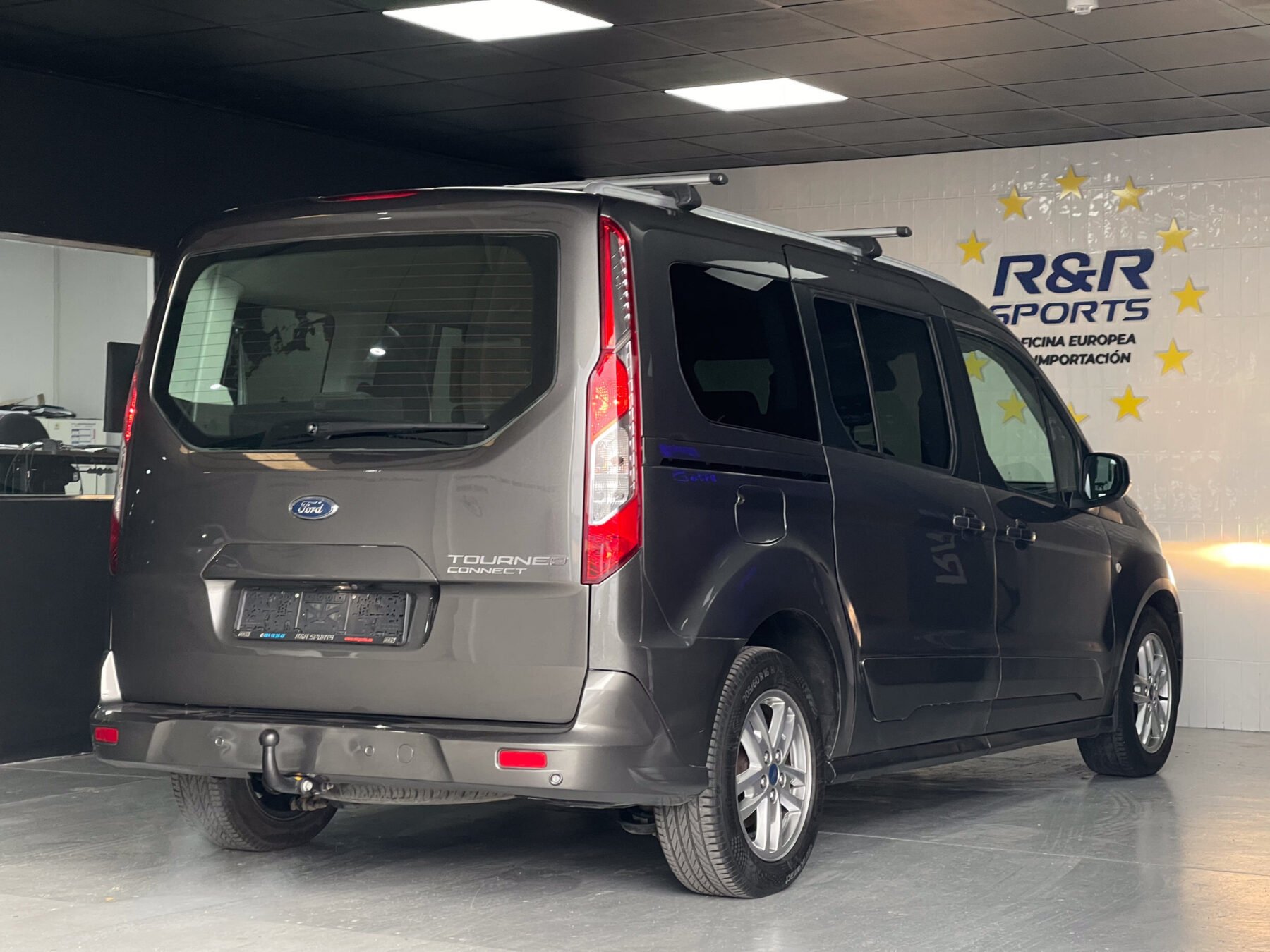 FORD Grand Tourneo 1.5 TDCi Titanium 