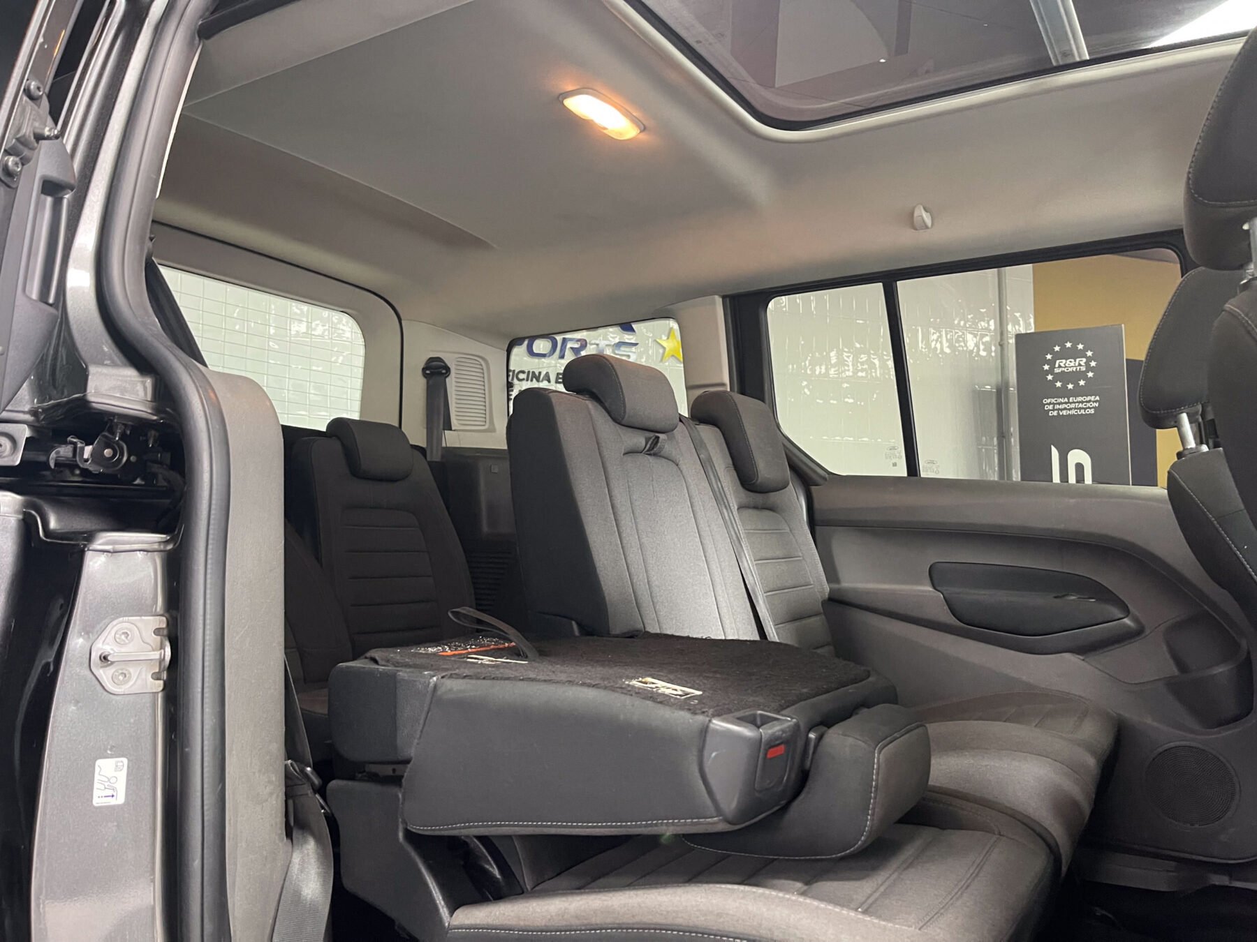 FORD Grand Tourneo 1.5 TDCi Titanium 