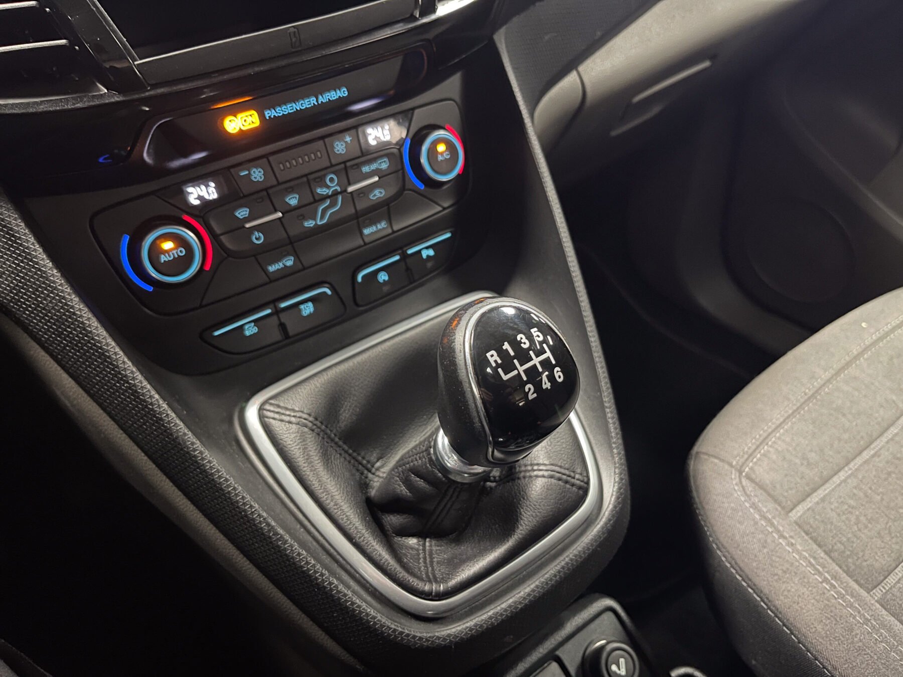 FORD Grand Tourneo 1.5 TDCi Titanium 