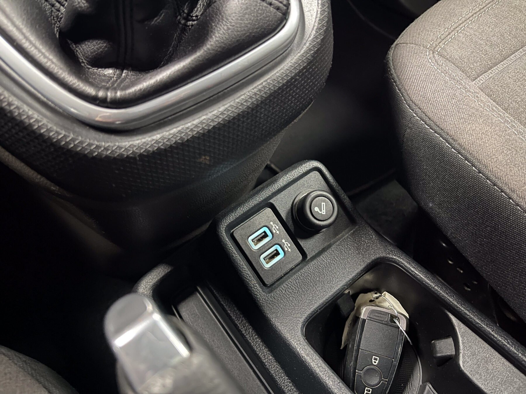 FORD Grand Tourneo 1.5 TDCi Titanium 