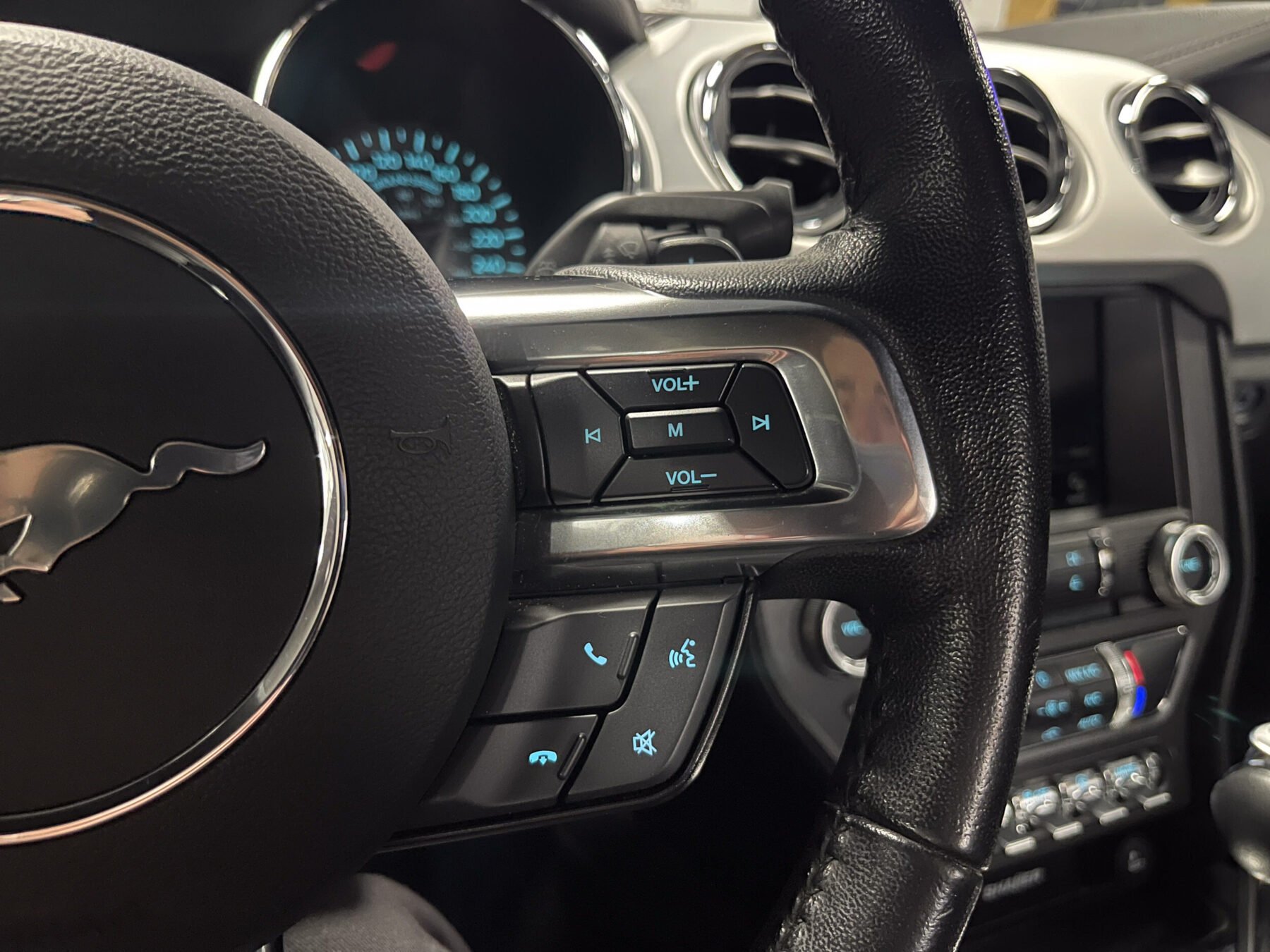 FORD Mustang GT V8 5.0