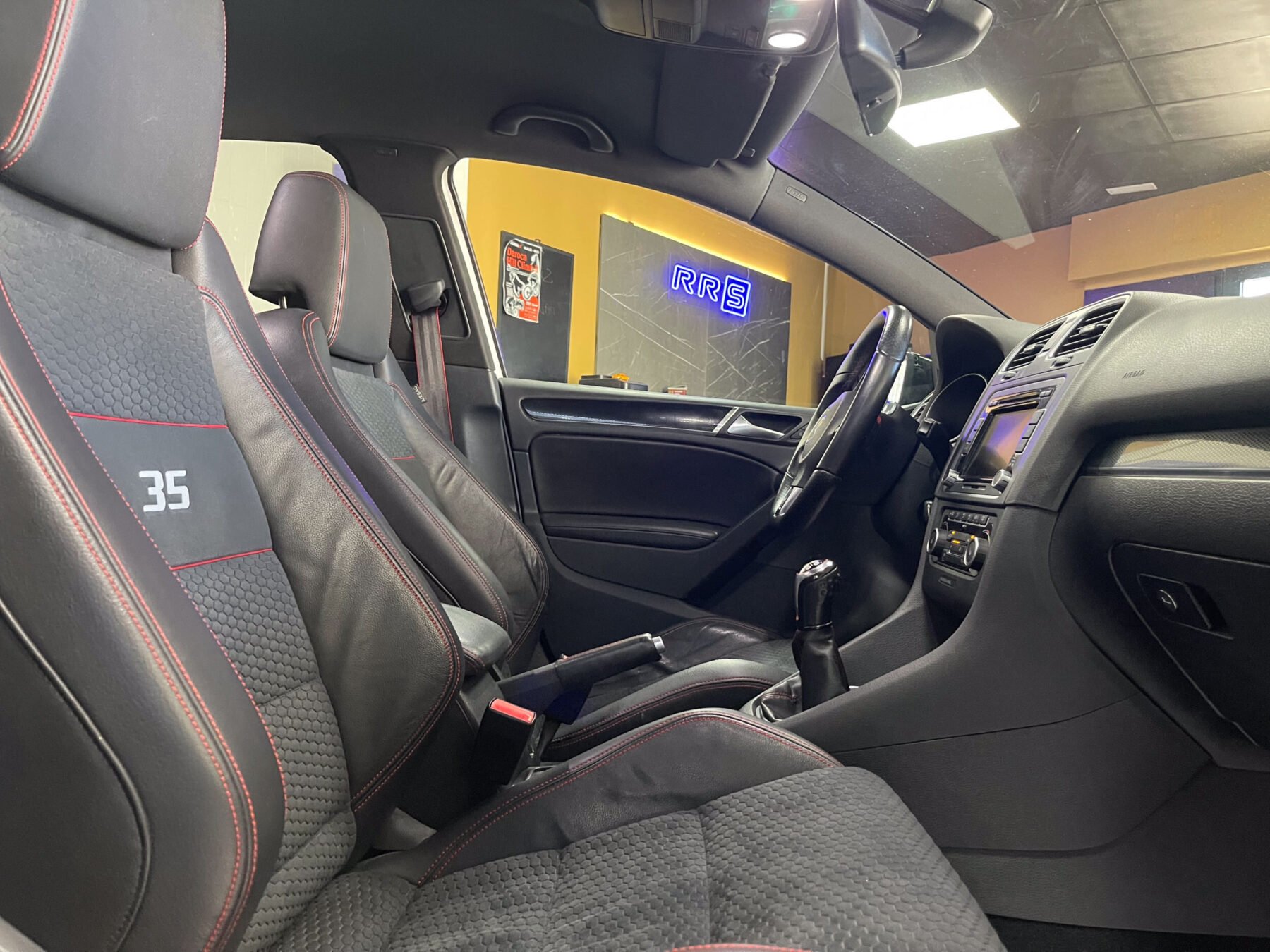 VOLKSWAGEN Golf GTI VI 35 Edition