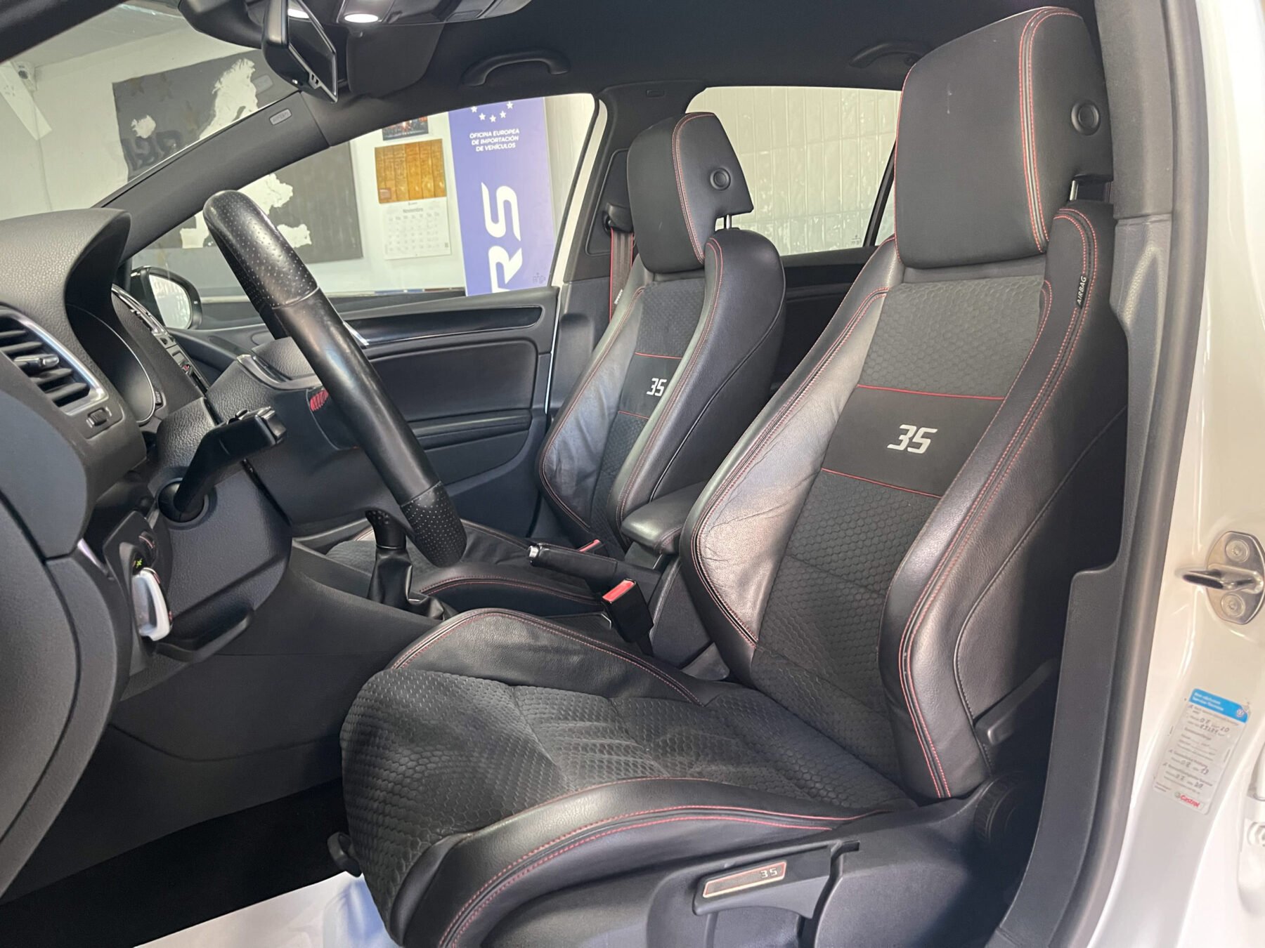 VOLKSWAGEN Golf GTI VI 35 Edition