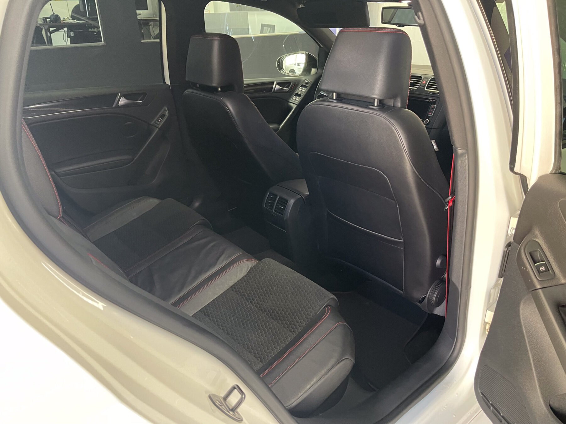 VOLKSWAGEN Golf GTI VI 35 Edition