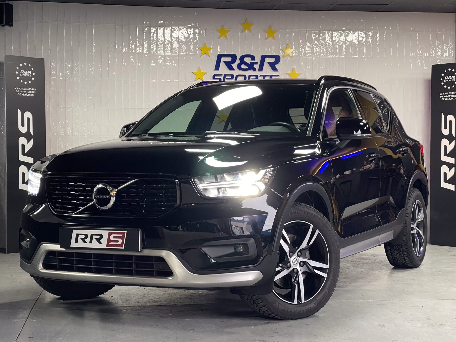 VOLVO XC40 2.0 T4 R-Design 2WD