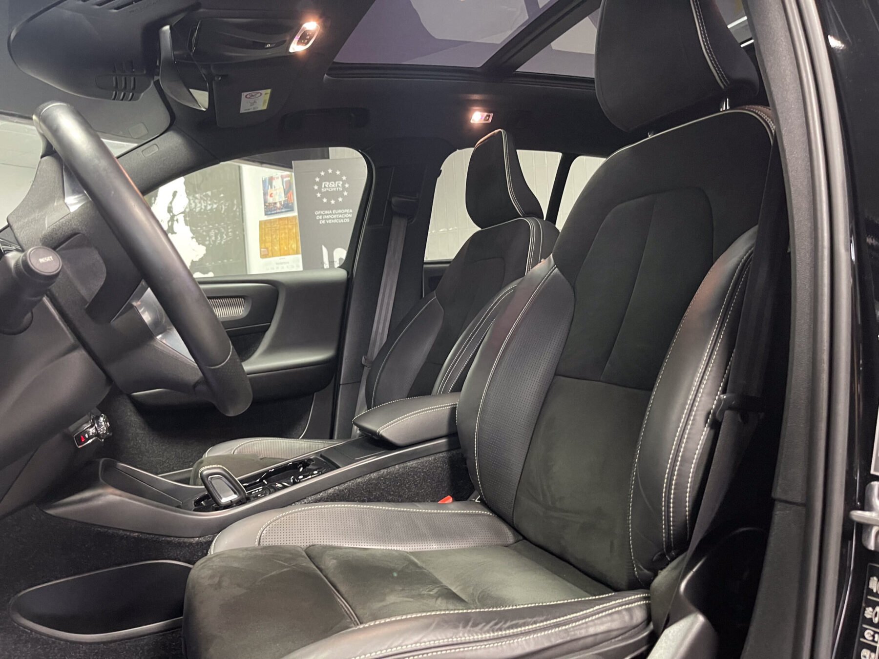 VOLVO XC40 2.0 T4 R-Design 2WD