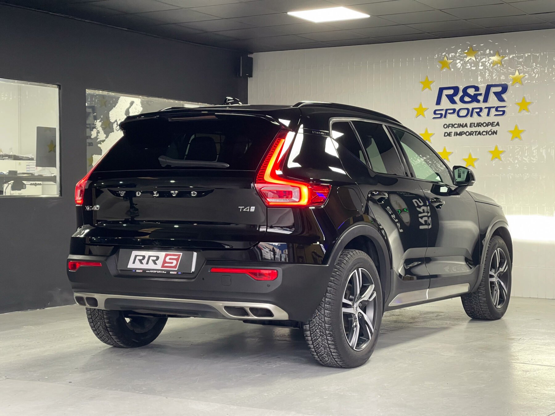 VOLVO XC40 2.0 T4 R-Design 2WD