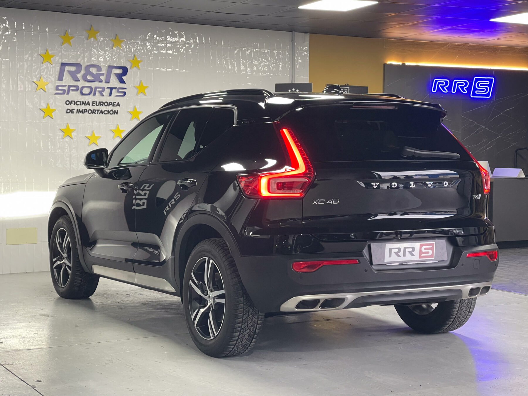 VOLVO XC40 2.0 T4 R-Design 2WD