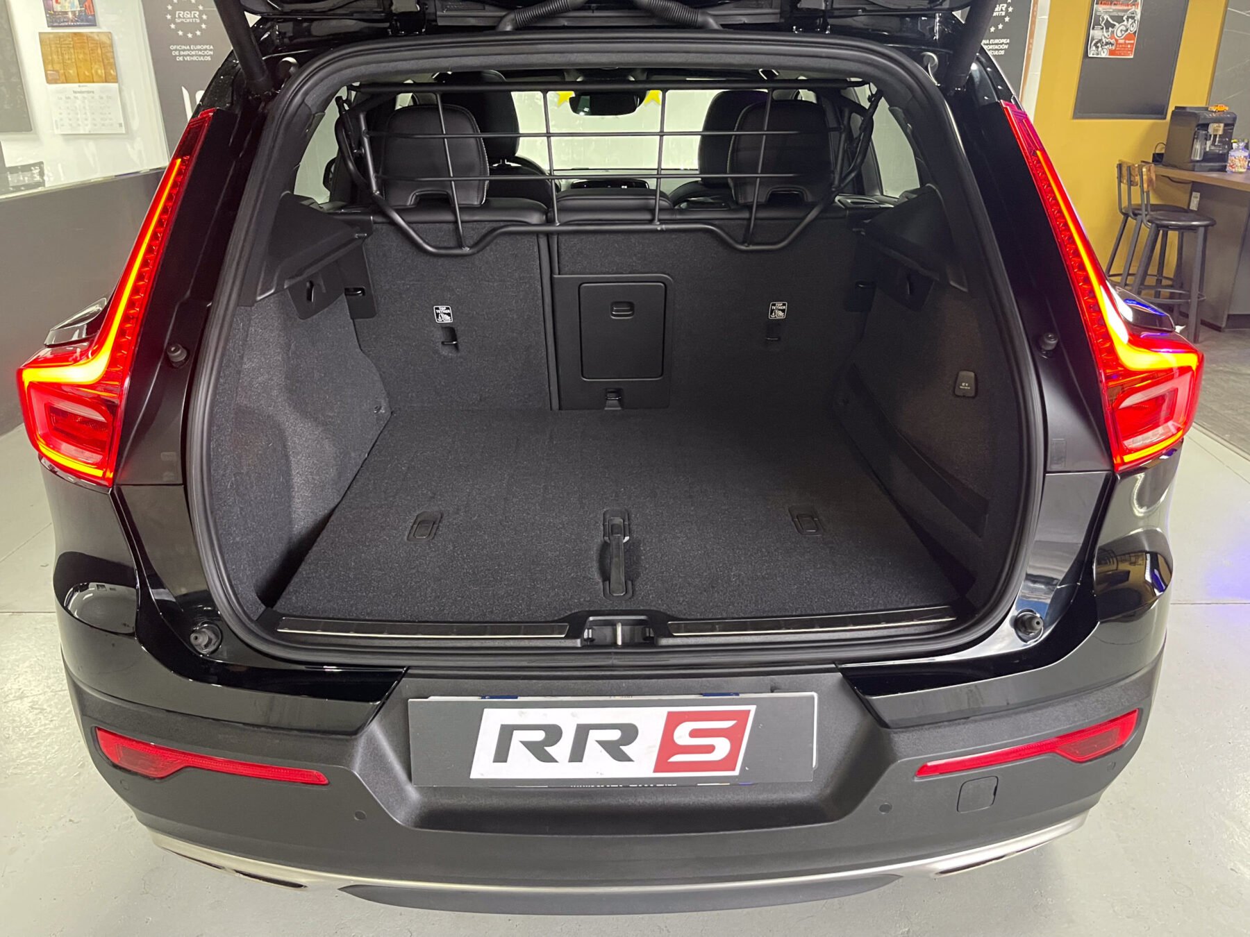 VOLVO XC40 2.0 T4 R-Design 2WD